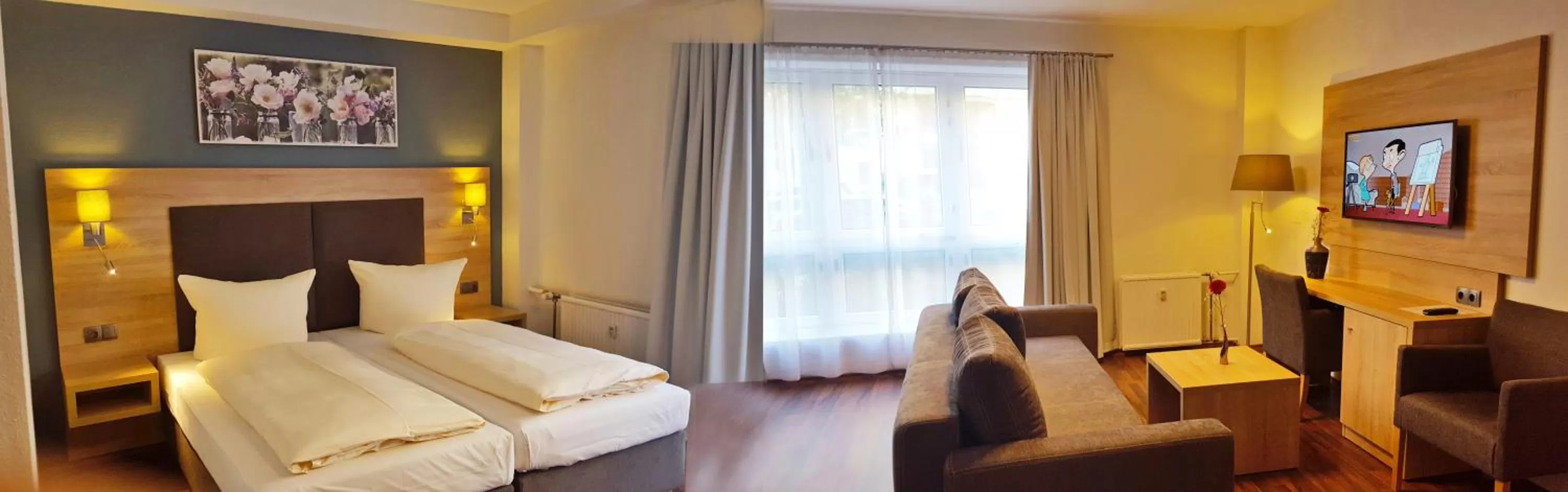 Photo of the whole room, Bed in BlnCty Hotel