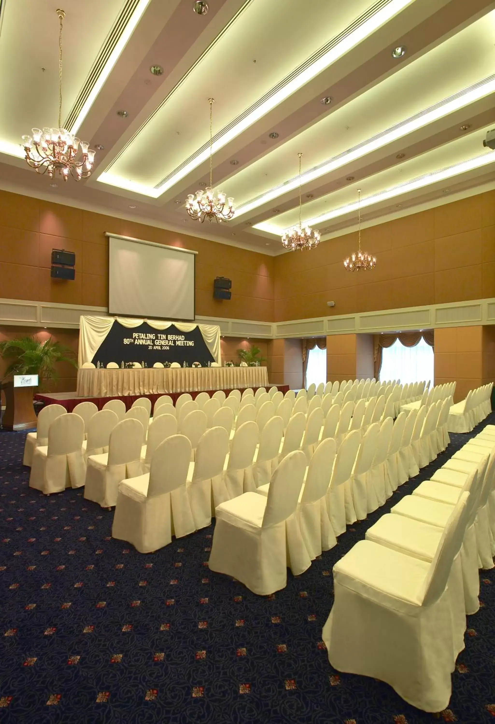 Business facilities in Royale Chulan The Curve