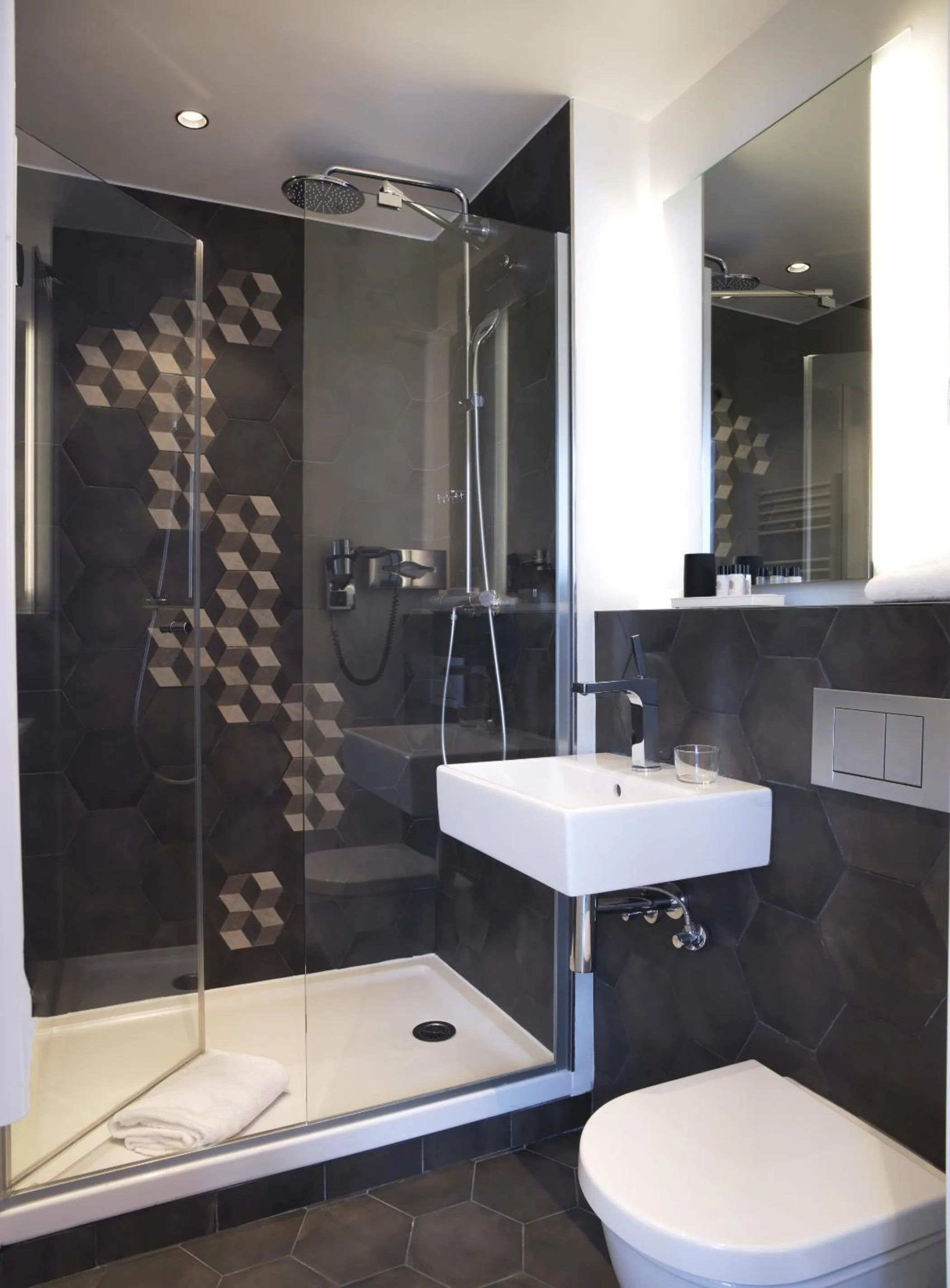 Bathroom in Hôtel Vendome Saint-Germain