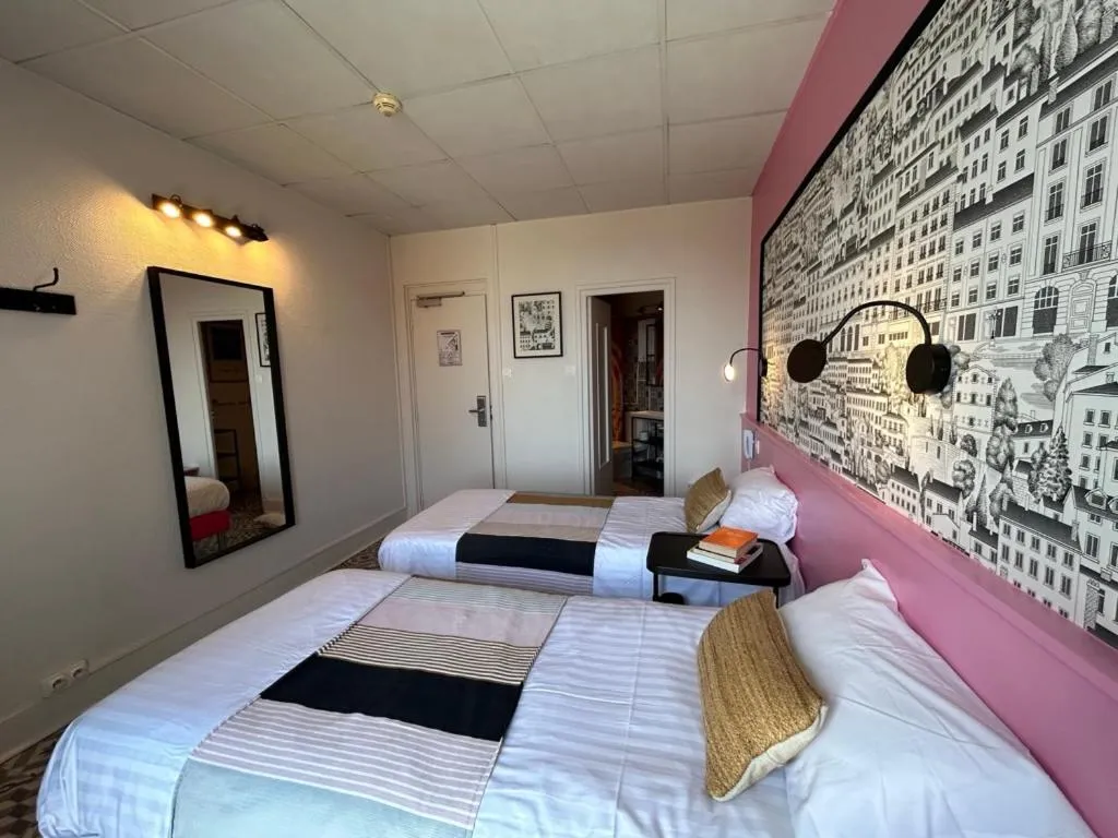 Bed in Hôtel de la Croix-Rousse