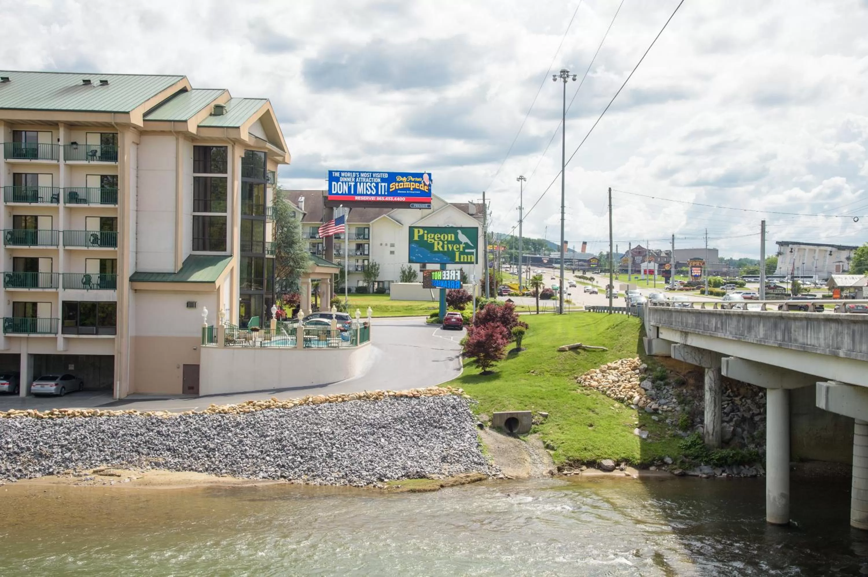 Property logo or sign in Pigeon River Inn