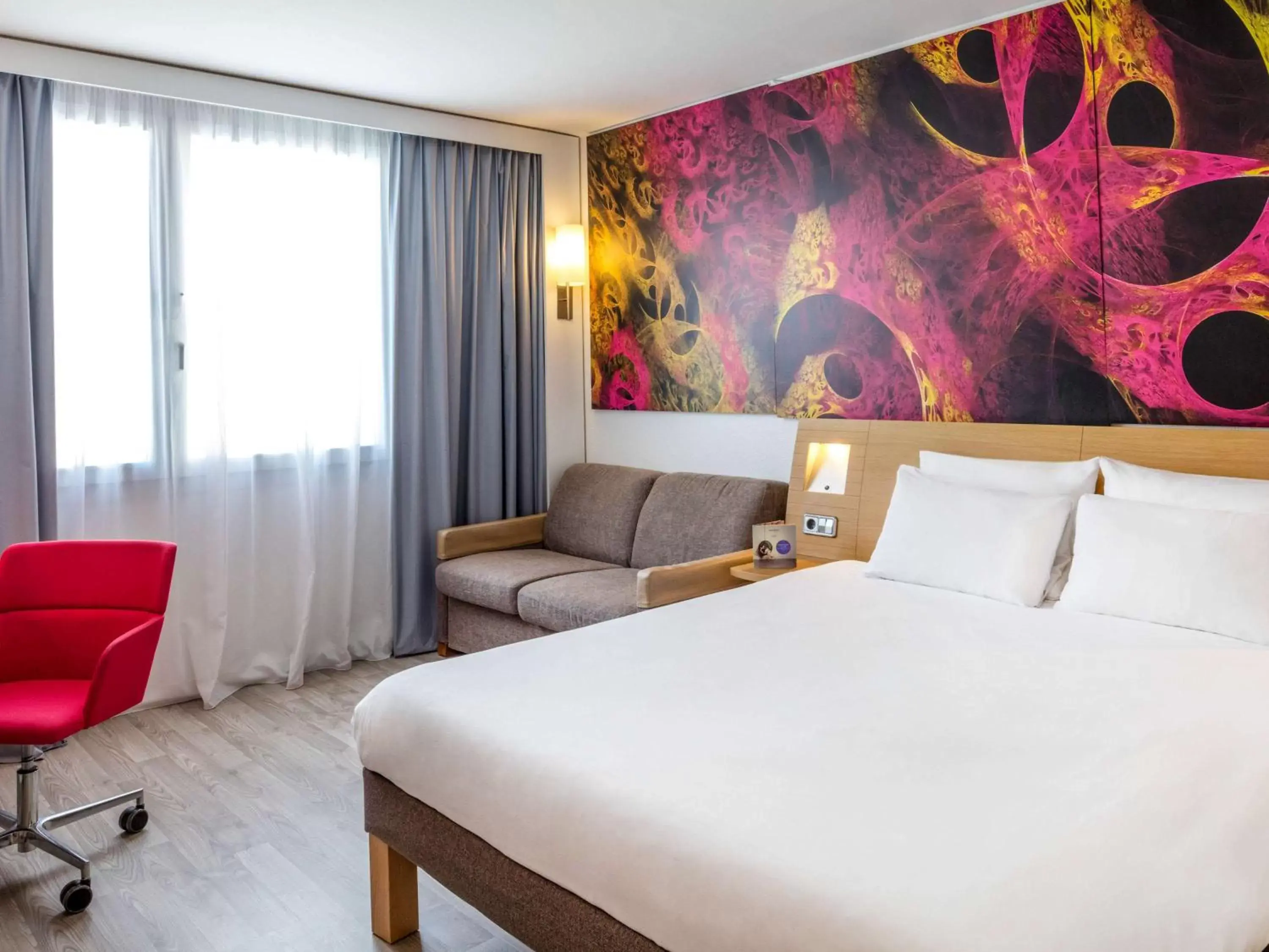 Photo of the whole room, Bed in Novotel Barcelona Cornellà