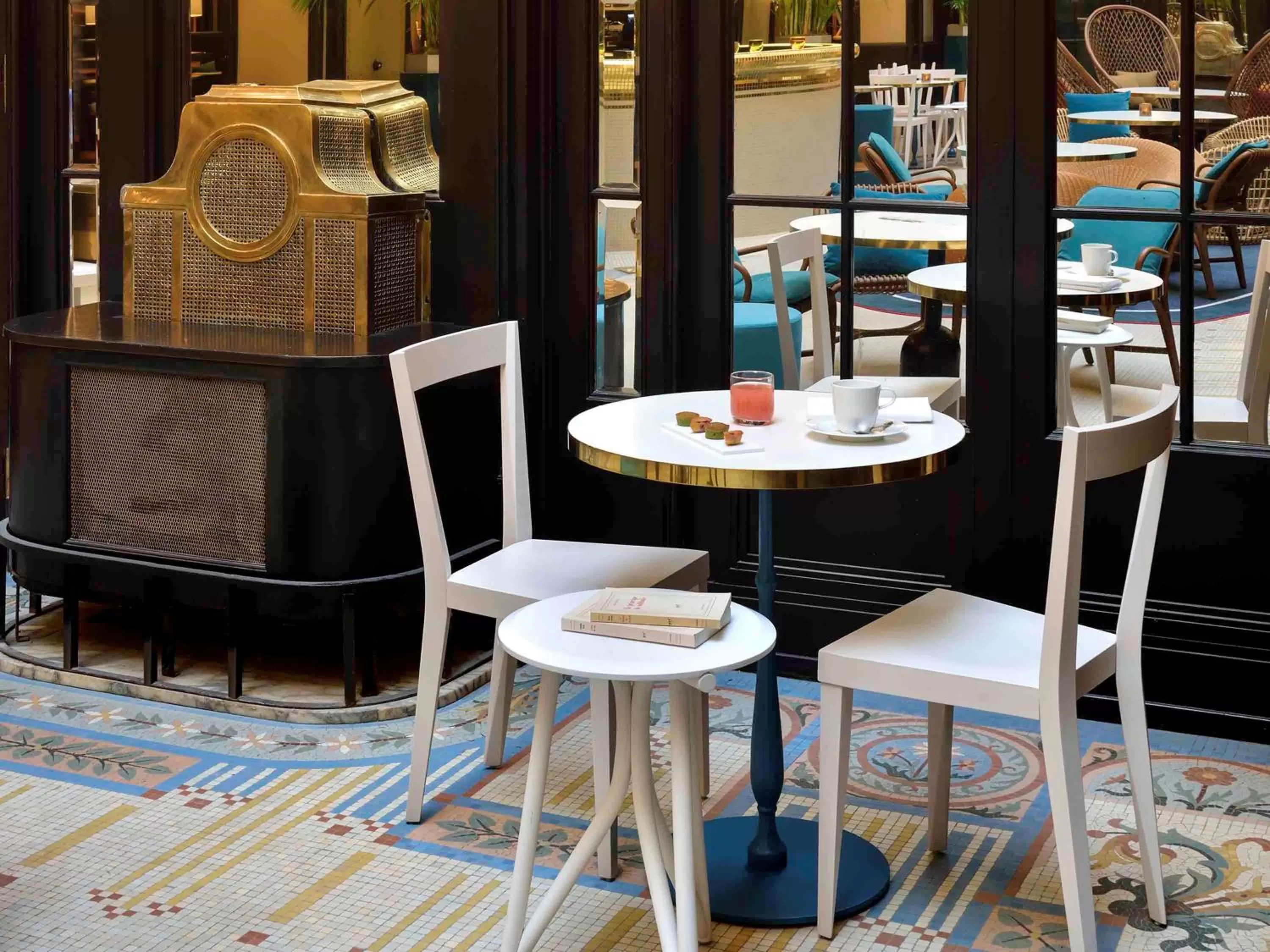 Restaurant/places to eat in l'Echiquier Opéra Hotel Paris - MGallery Collection