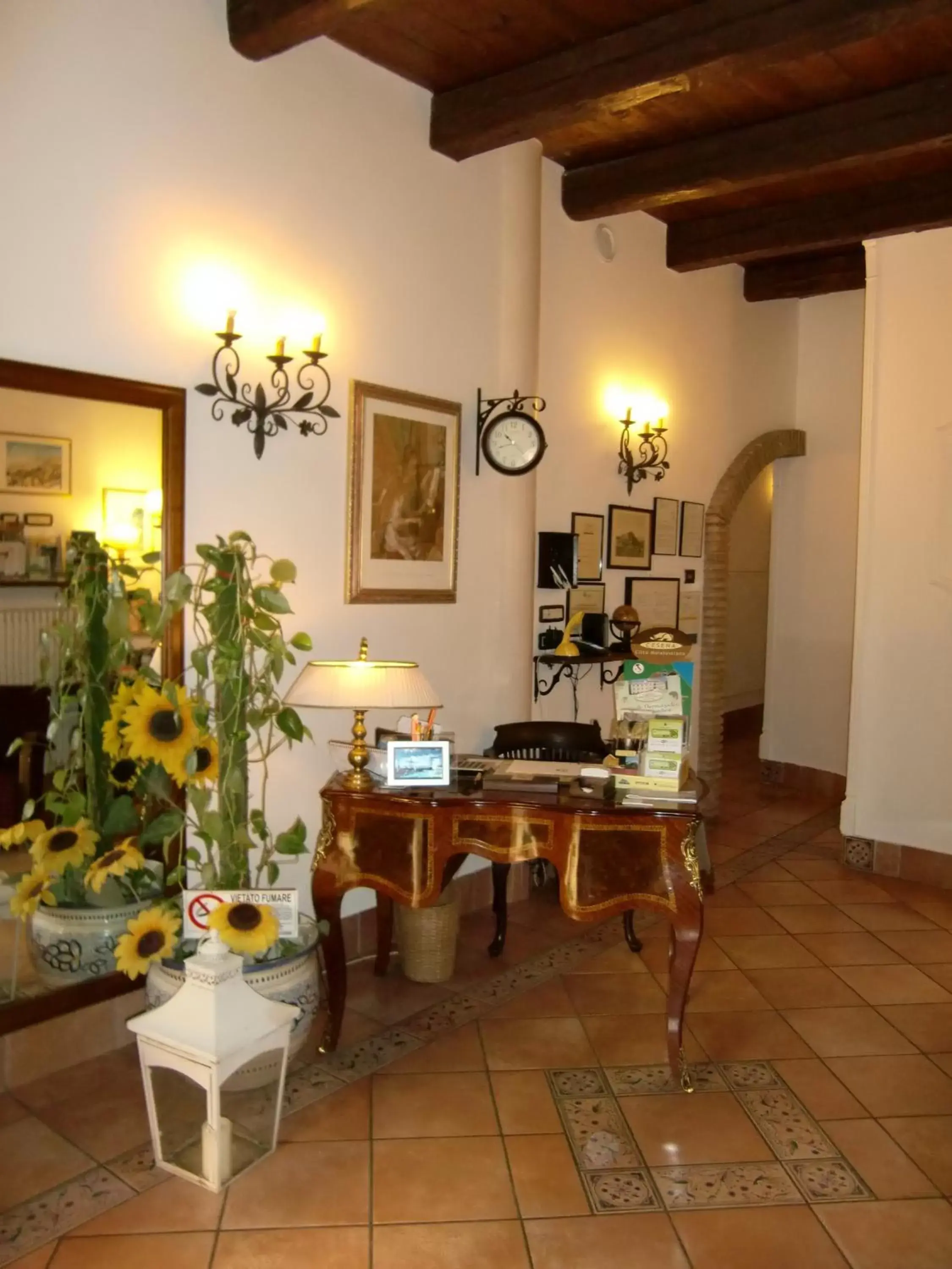 Lobby or reception, Restaurant/Places to Eat in Mondo Antico B&B
