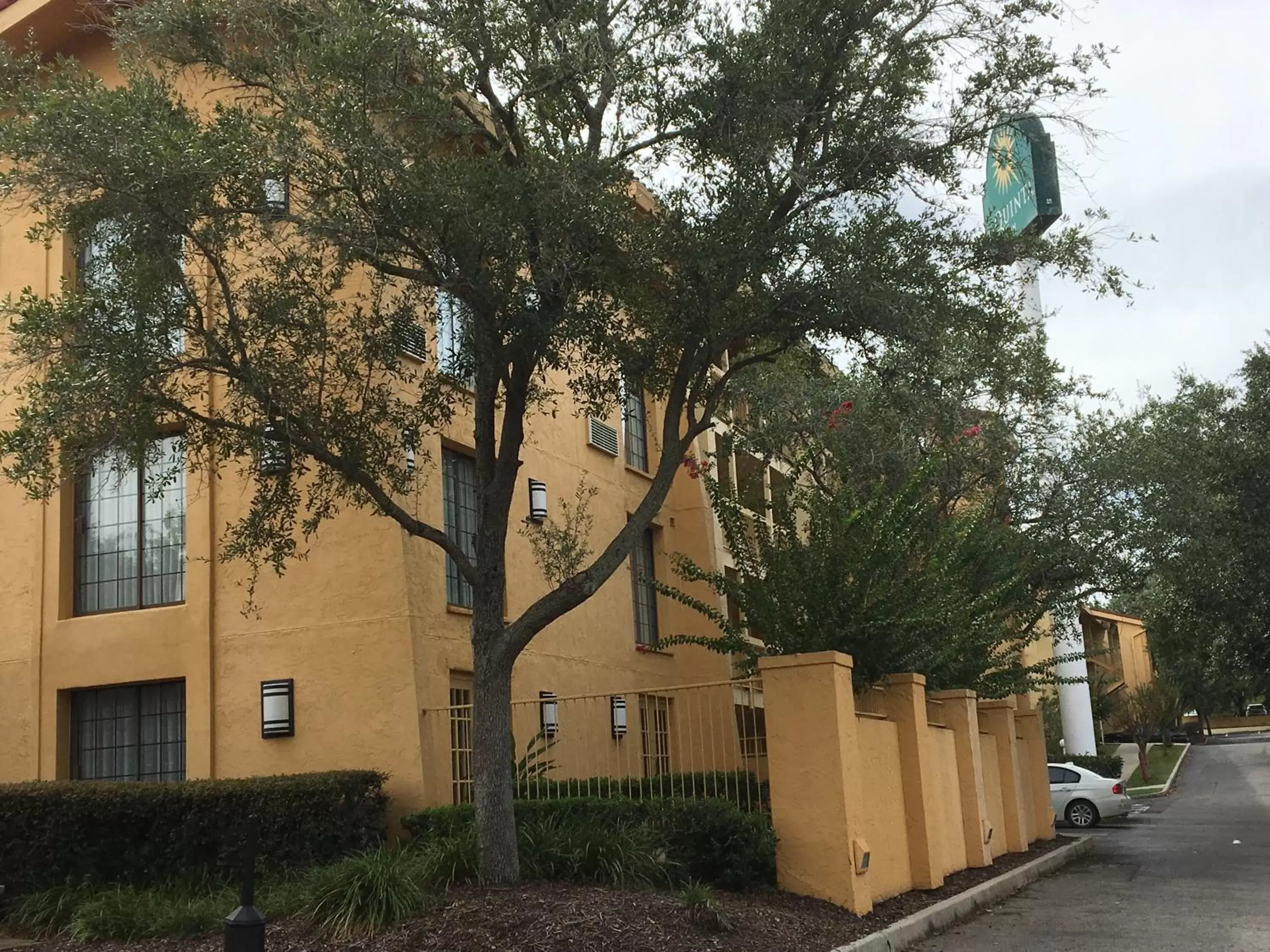 Property Building in Days Inn by Wyndham Gainesville Florida