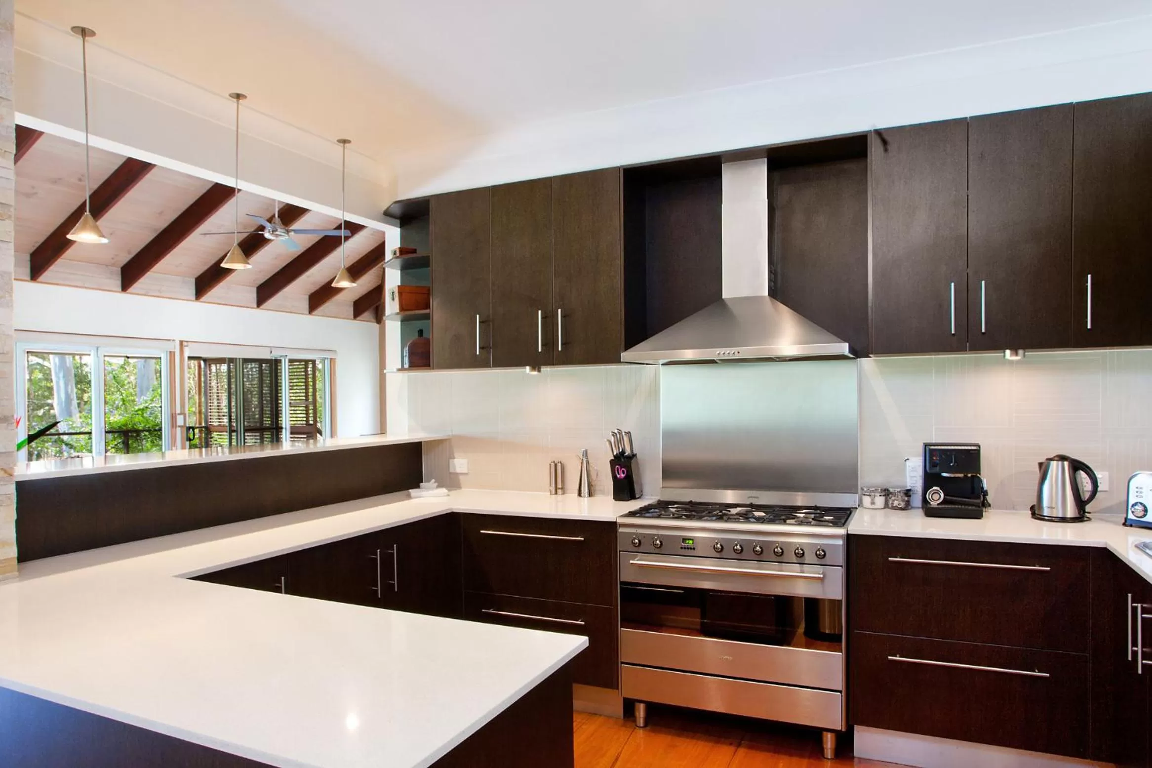 Kitchen or kitchenette in Lake Weyba Cottages Noosa