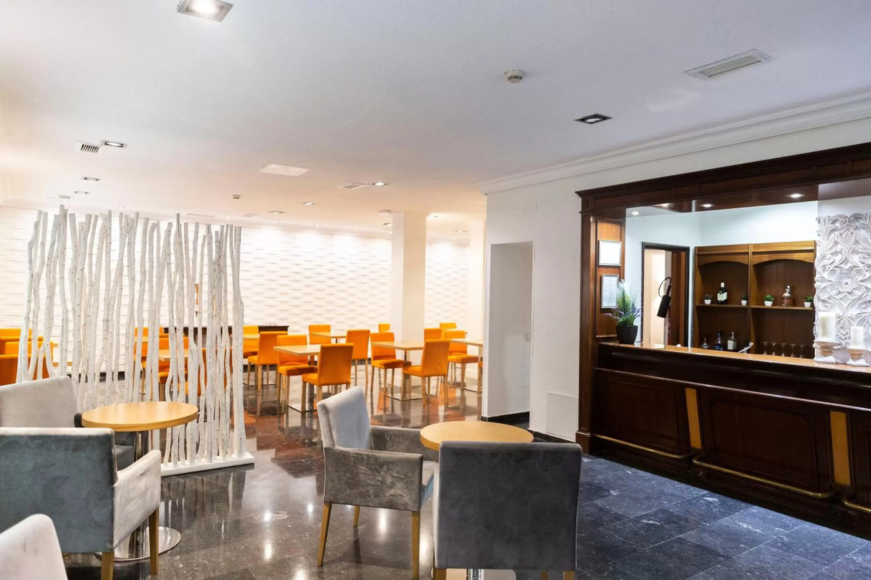 Lounge or bar in Hotel Serrano by Silken