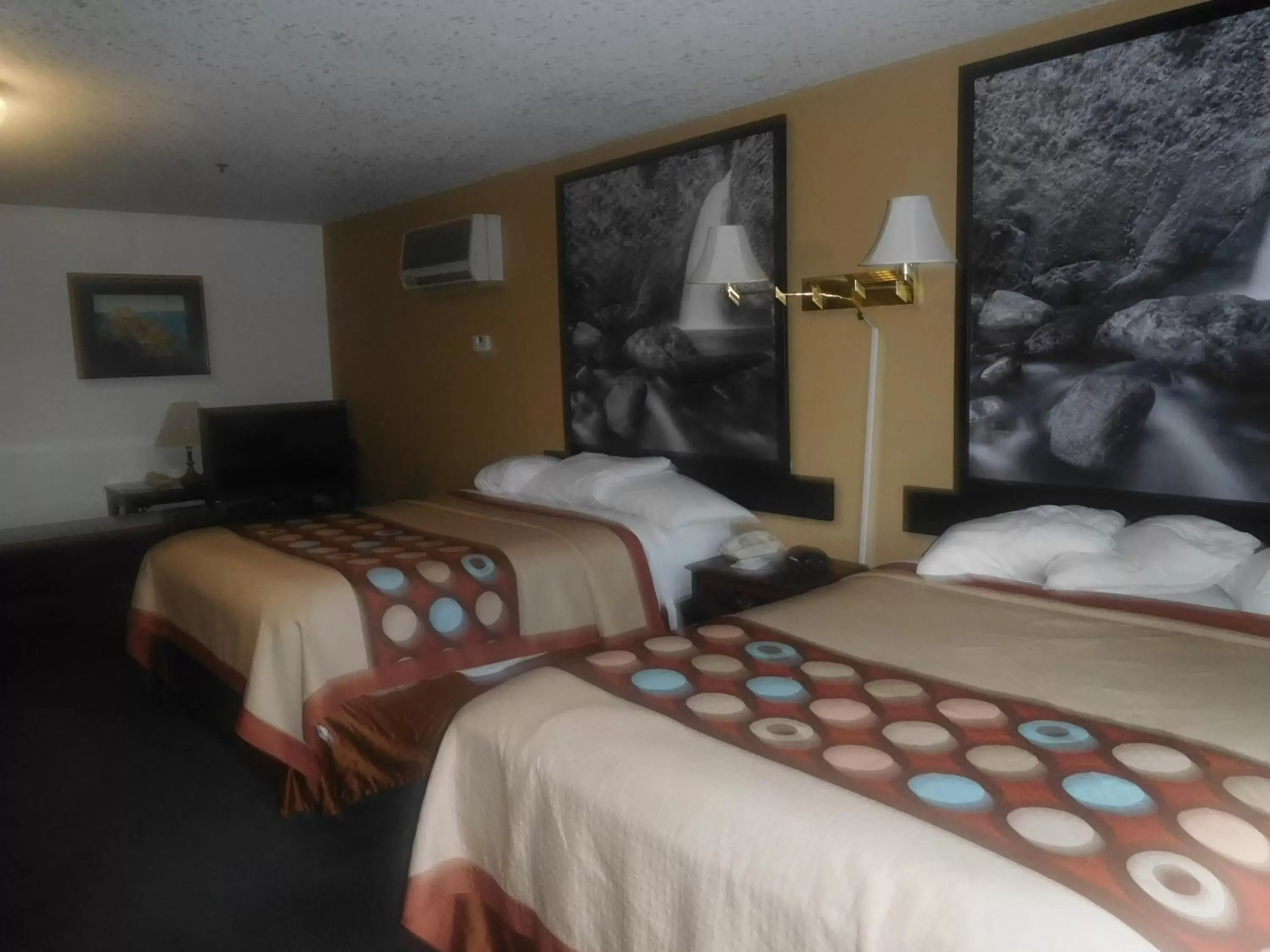 Bedroom, Bed in Super 8 by Wyndham Oroville