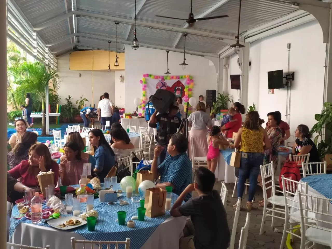 People in Hotel Cabildos