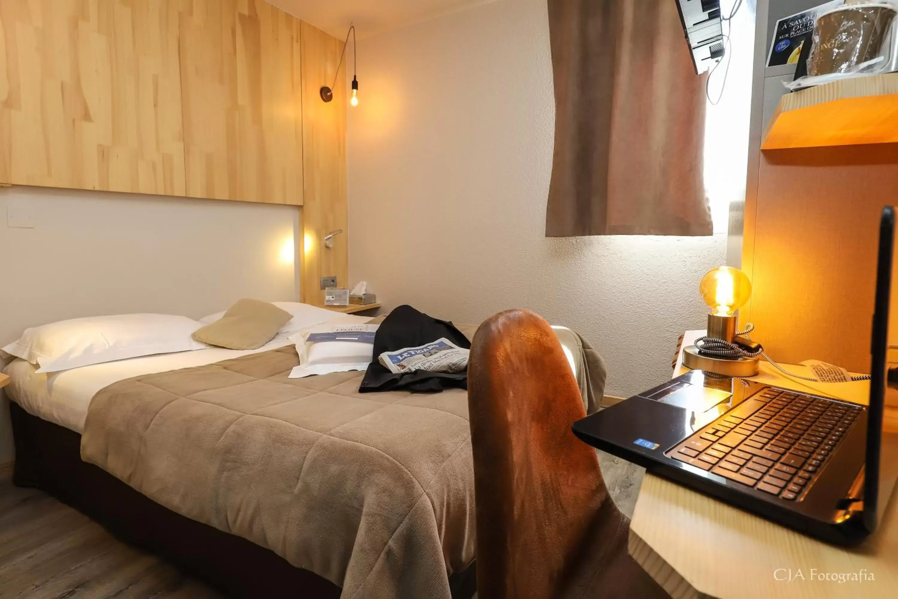 Bed in Hotel Restaurant Kyriad Brive Centre