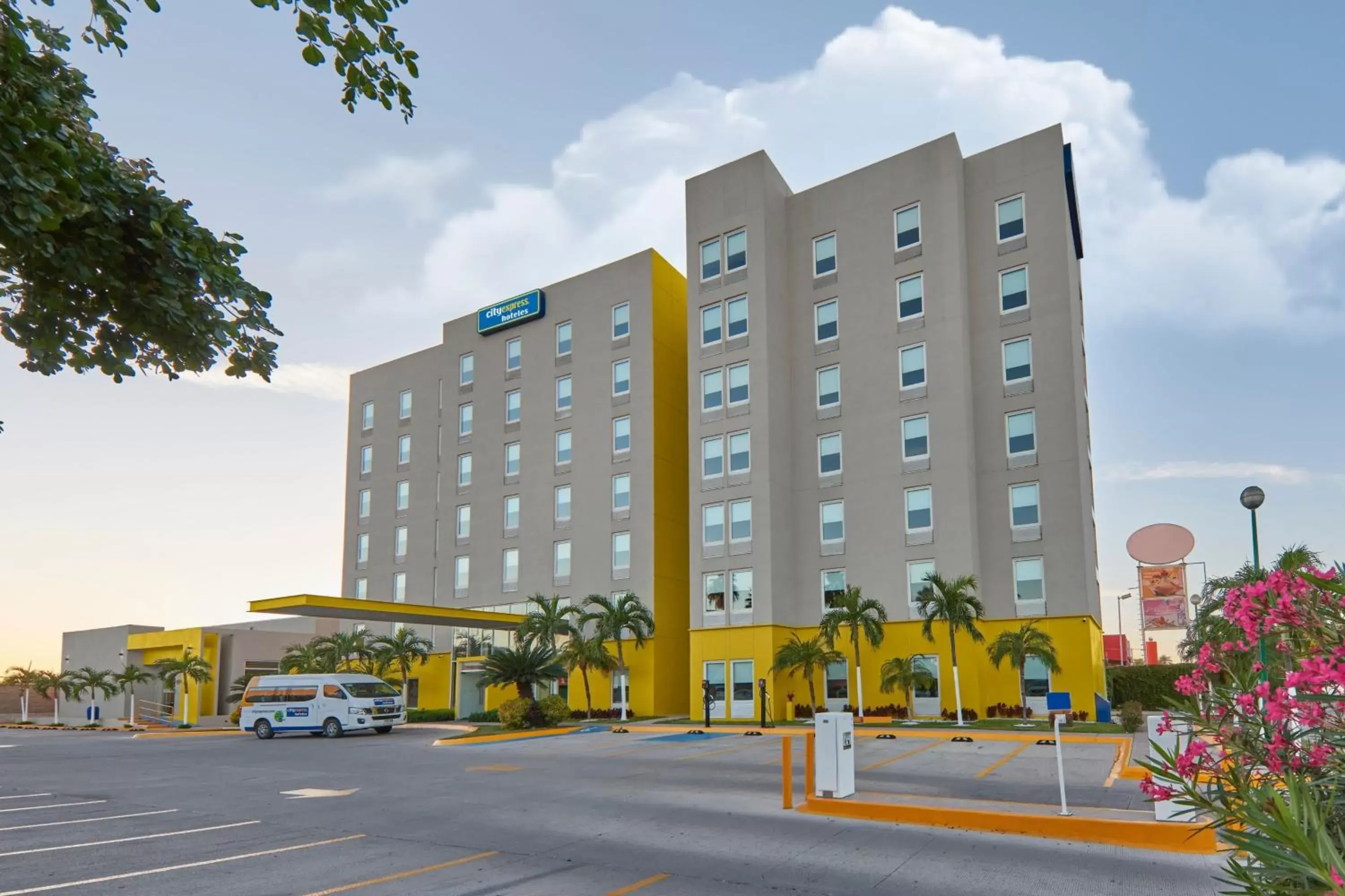 Property Building in City Express by Marriott Los Mochis