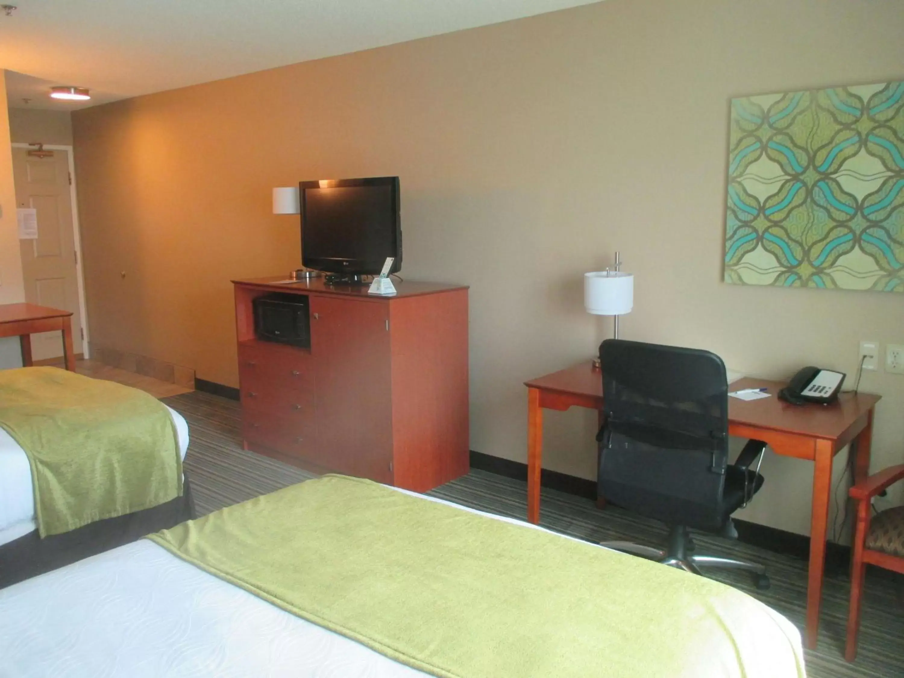 Photo of the whole room, TV/Entertainment Center in BEST WESTERN Plus Menomonie Inn & Suites