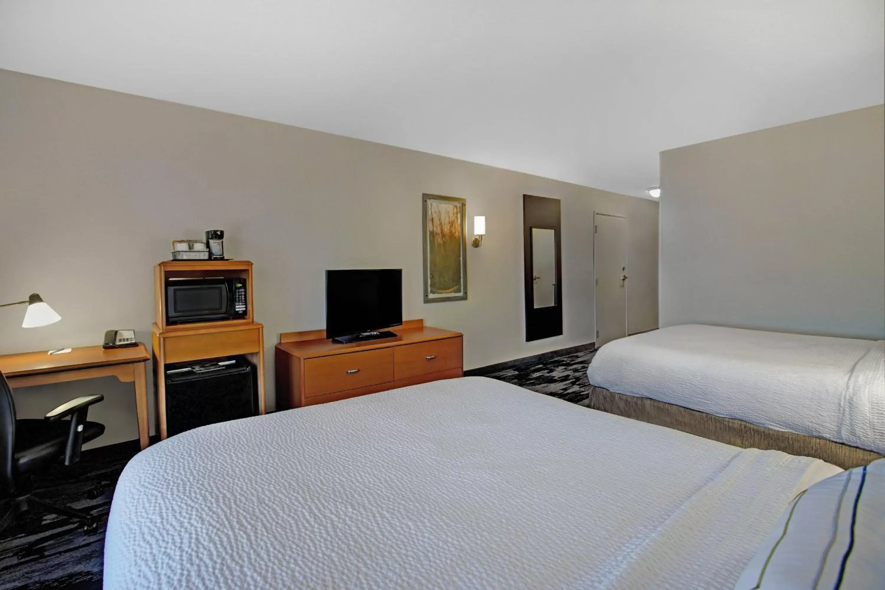Photo of the whole room, Bed in Fairfield Inn and Suites Carlsbad
