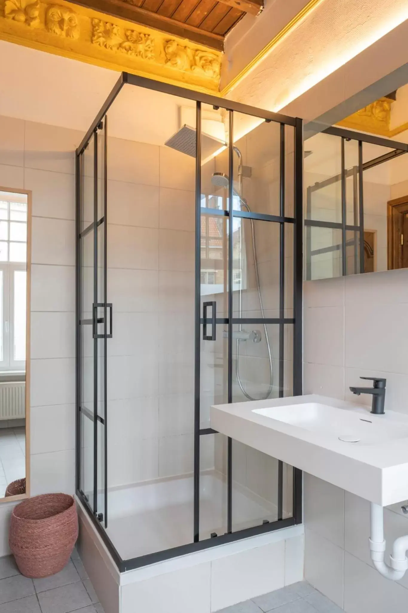 Shower, Bathroom in Canalview Hotel Ter Reien