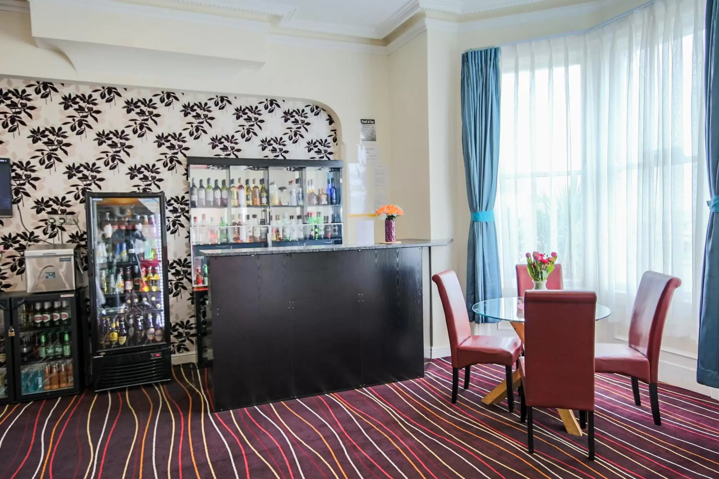Lounge or bar in Iris Hotel Llandudno