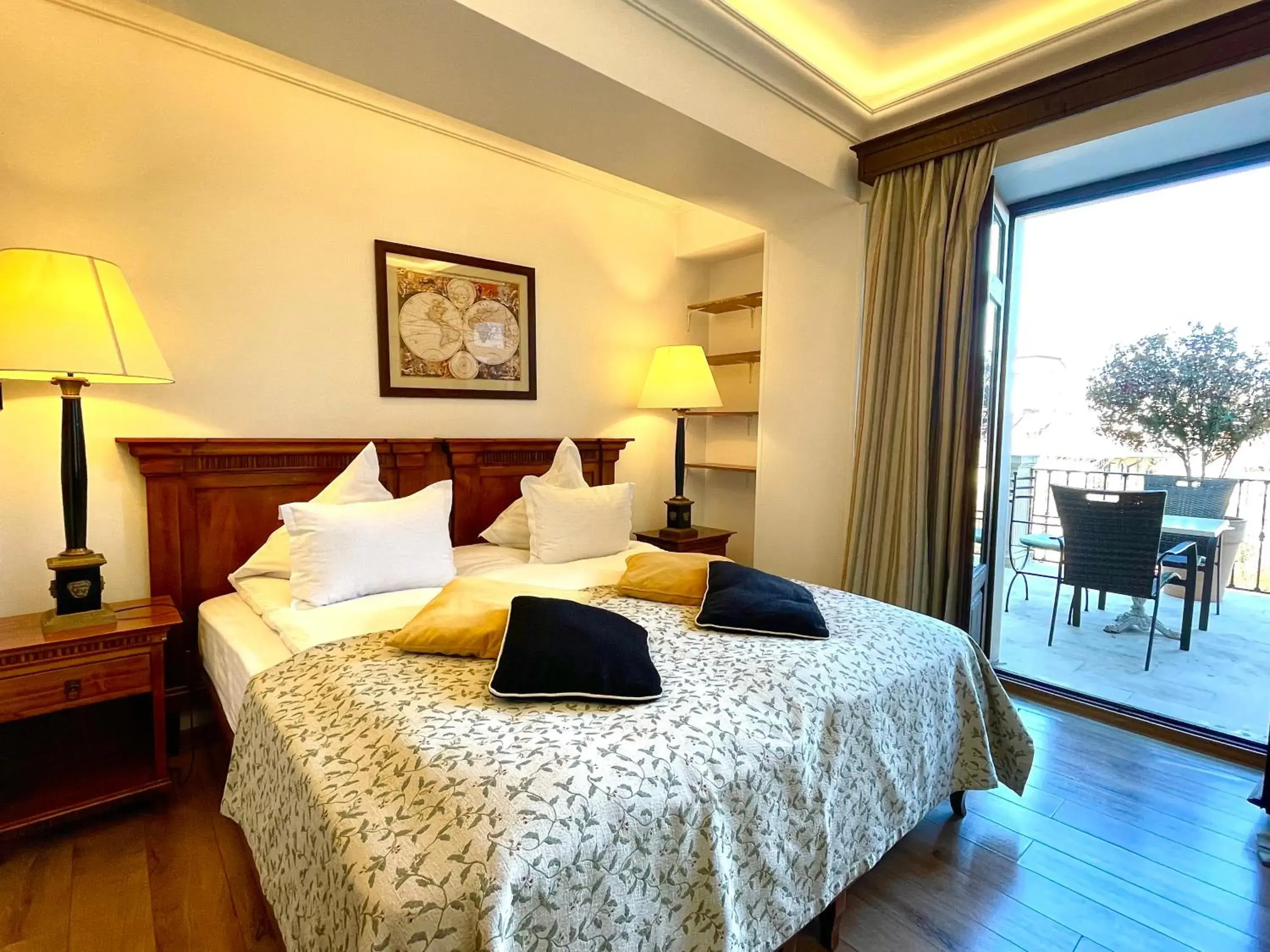 Bed in Arc de Triomphe by Residence Hotels