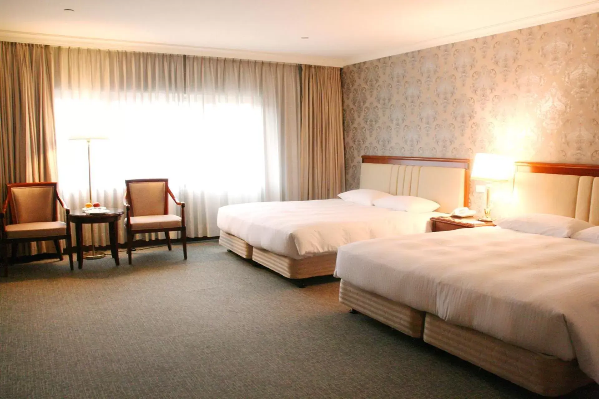 Photo of the whole room, Bed in Evergreen Laurel Hotel - Keelung