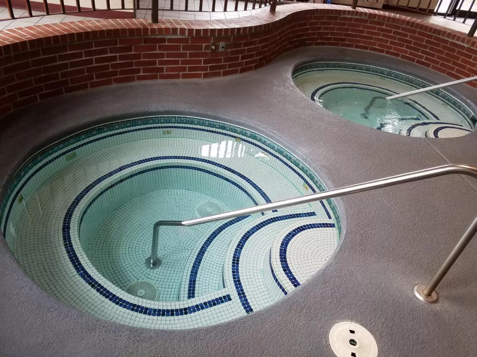 Swimming pool in Apple Tree Inn