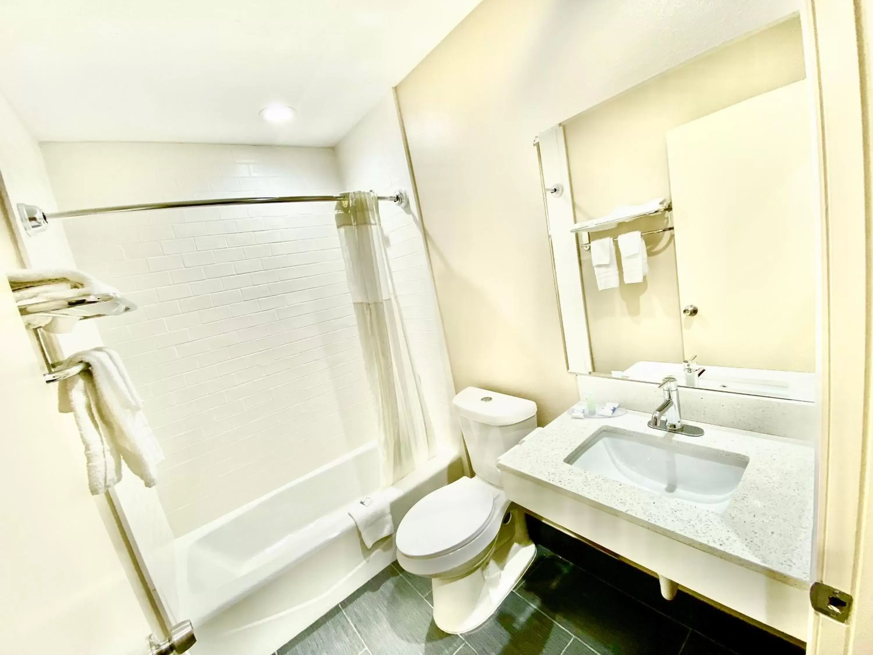 Deluxe King Room in Regency Inn & Suites DFW Deluxe King Room in Regency Inn & Suites DFW