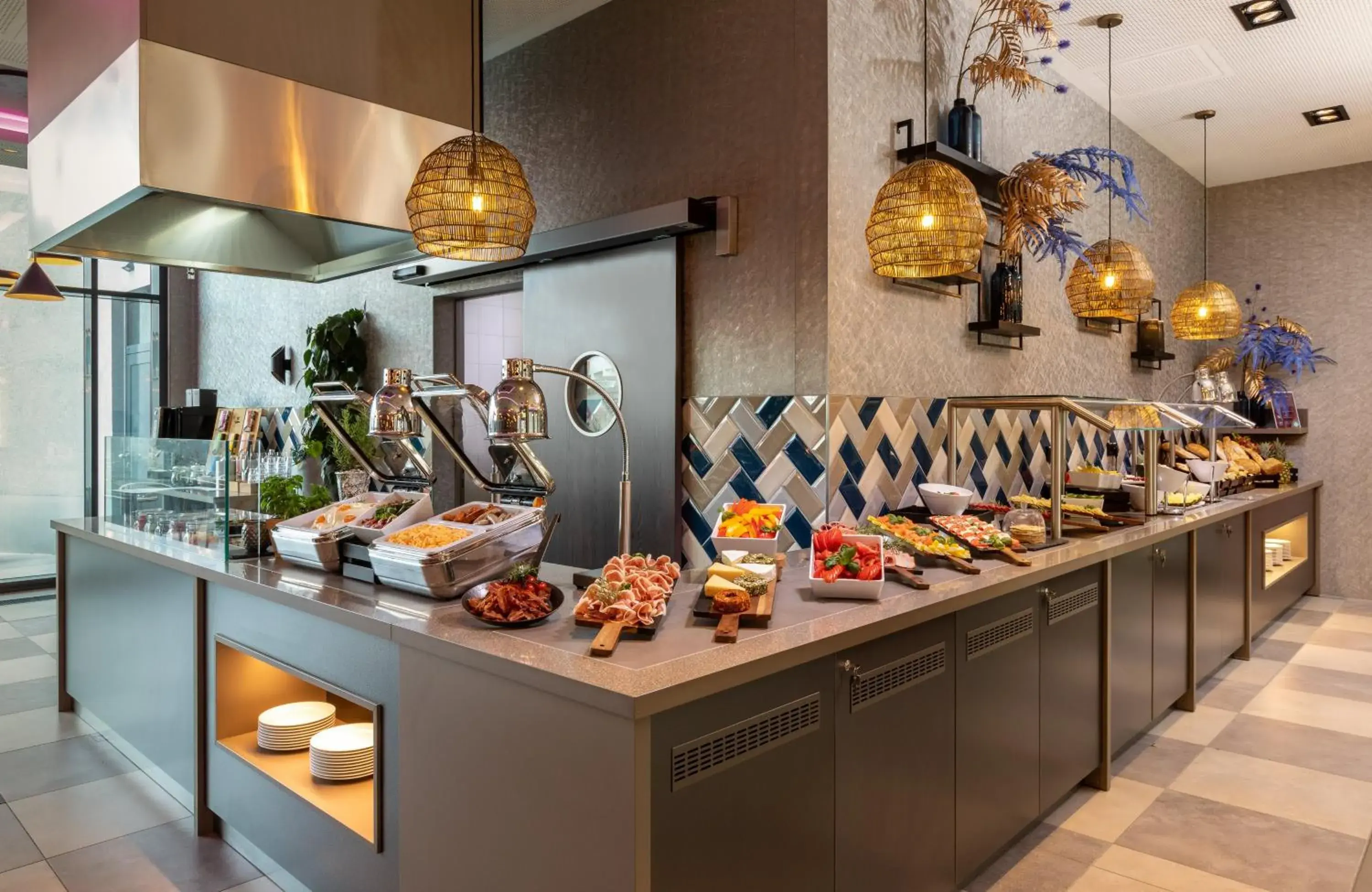 Buffet breakfast, Kitchen/Kitchenette in Leonardo Hotel Dortmund