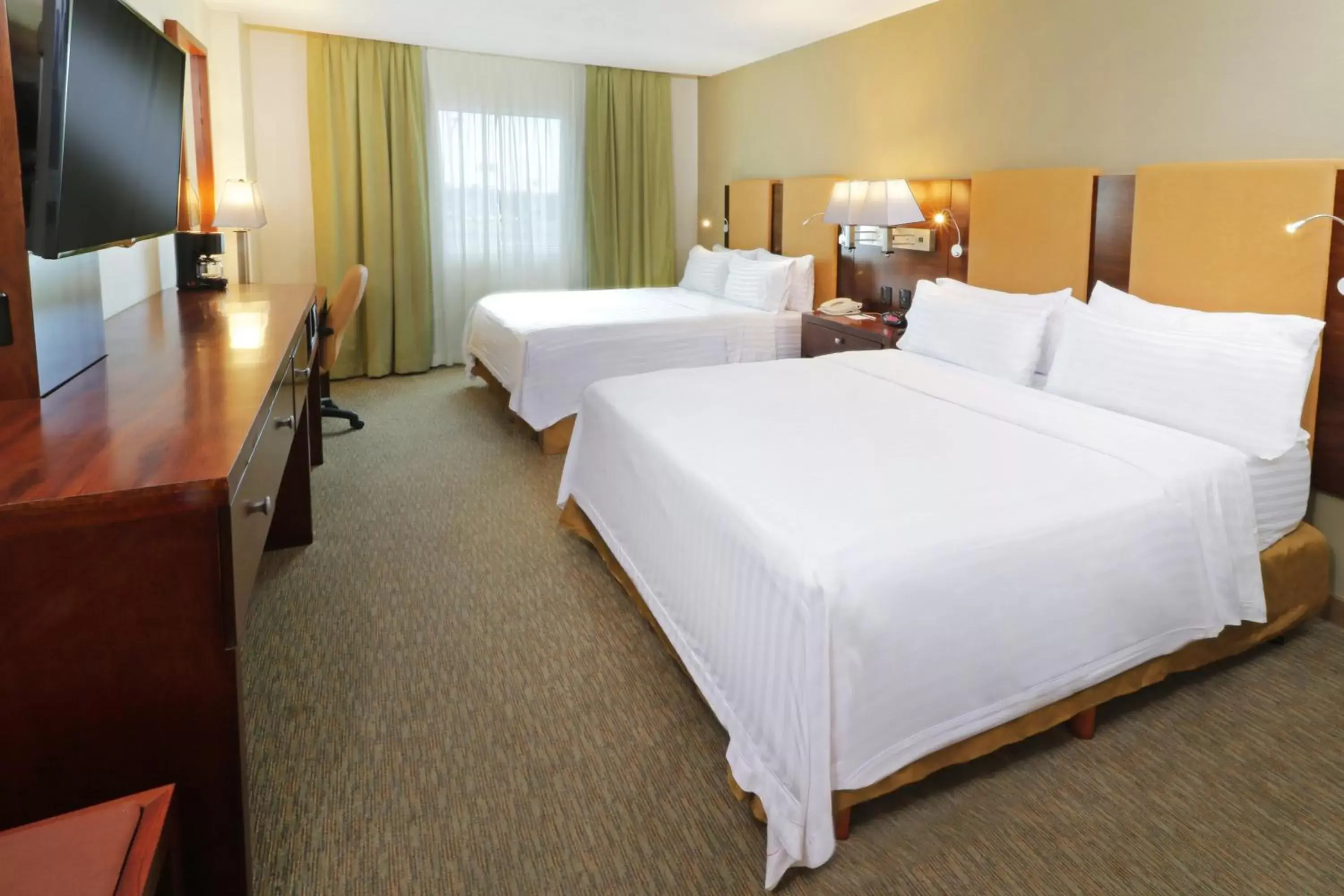 Photo of the whole room, Bed in Holiday Inn Hotel & Suites Hermosillo Aeropuerto, an IHG Hotel