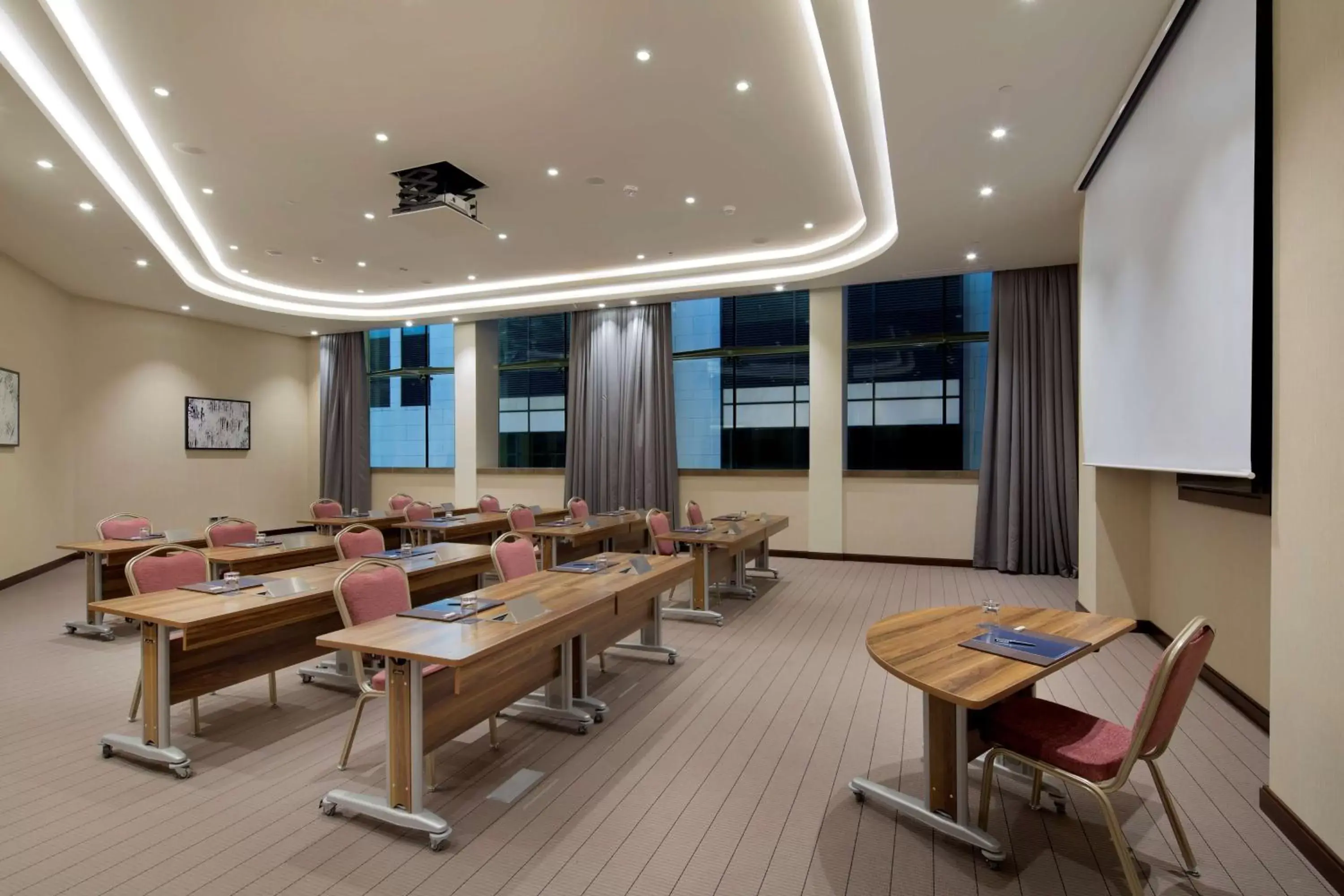 Meeting/conference room, Restaurant/Places to Eat in Hilton Batumi