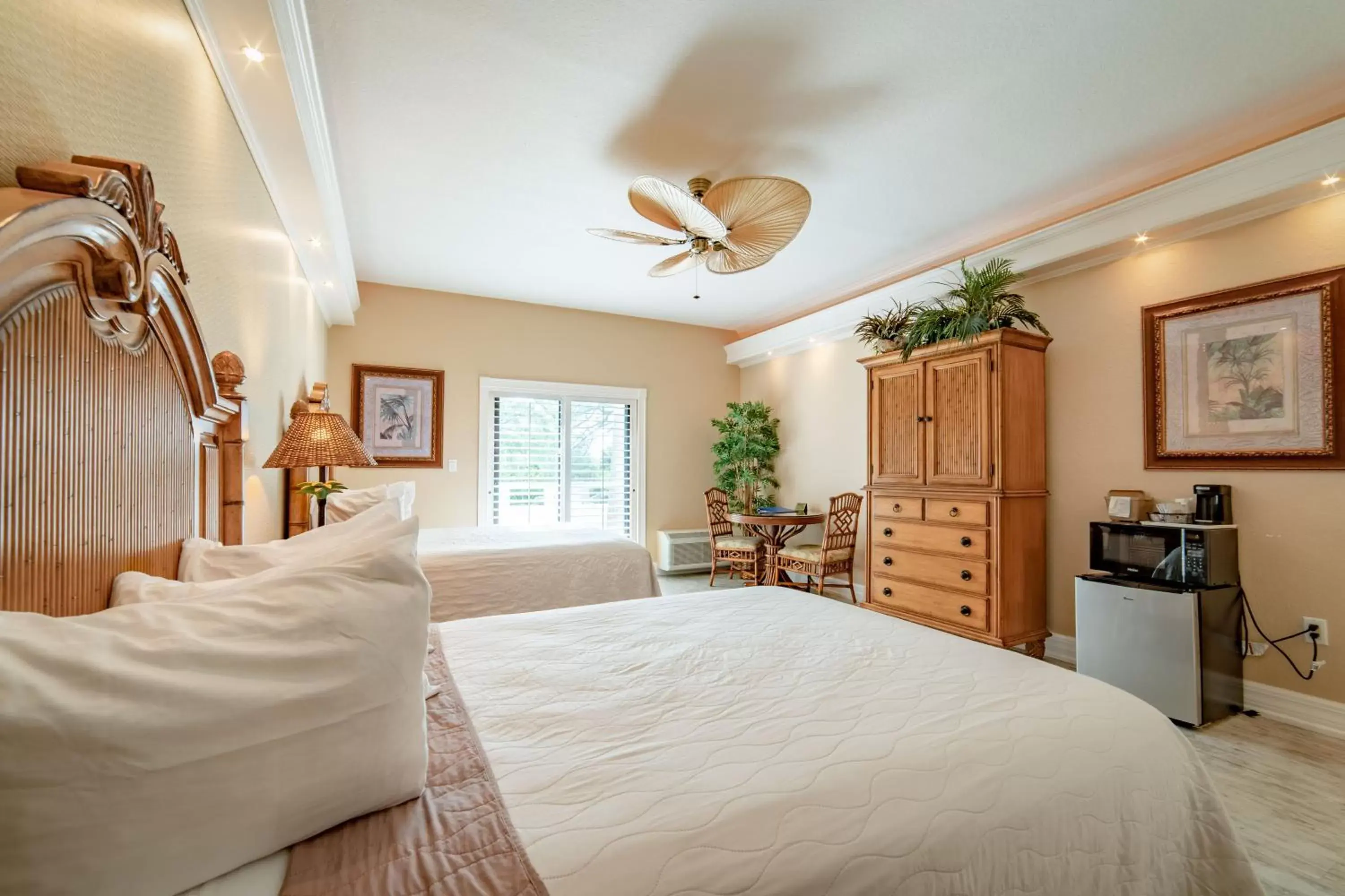 Photo of the whole room, Bed in Boca Grande Hotel