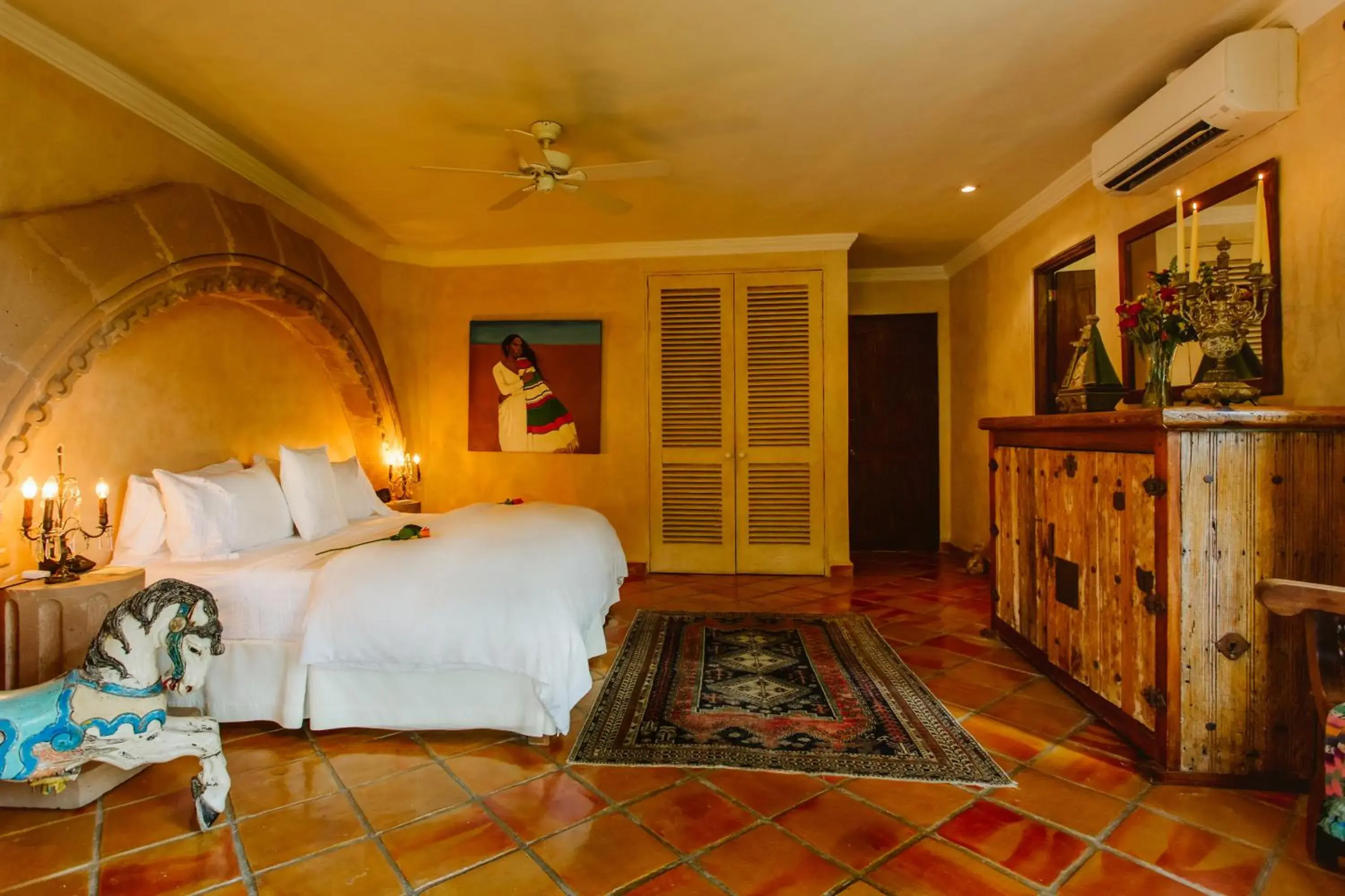 Photo of the whole room in Hacienda San Angel