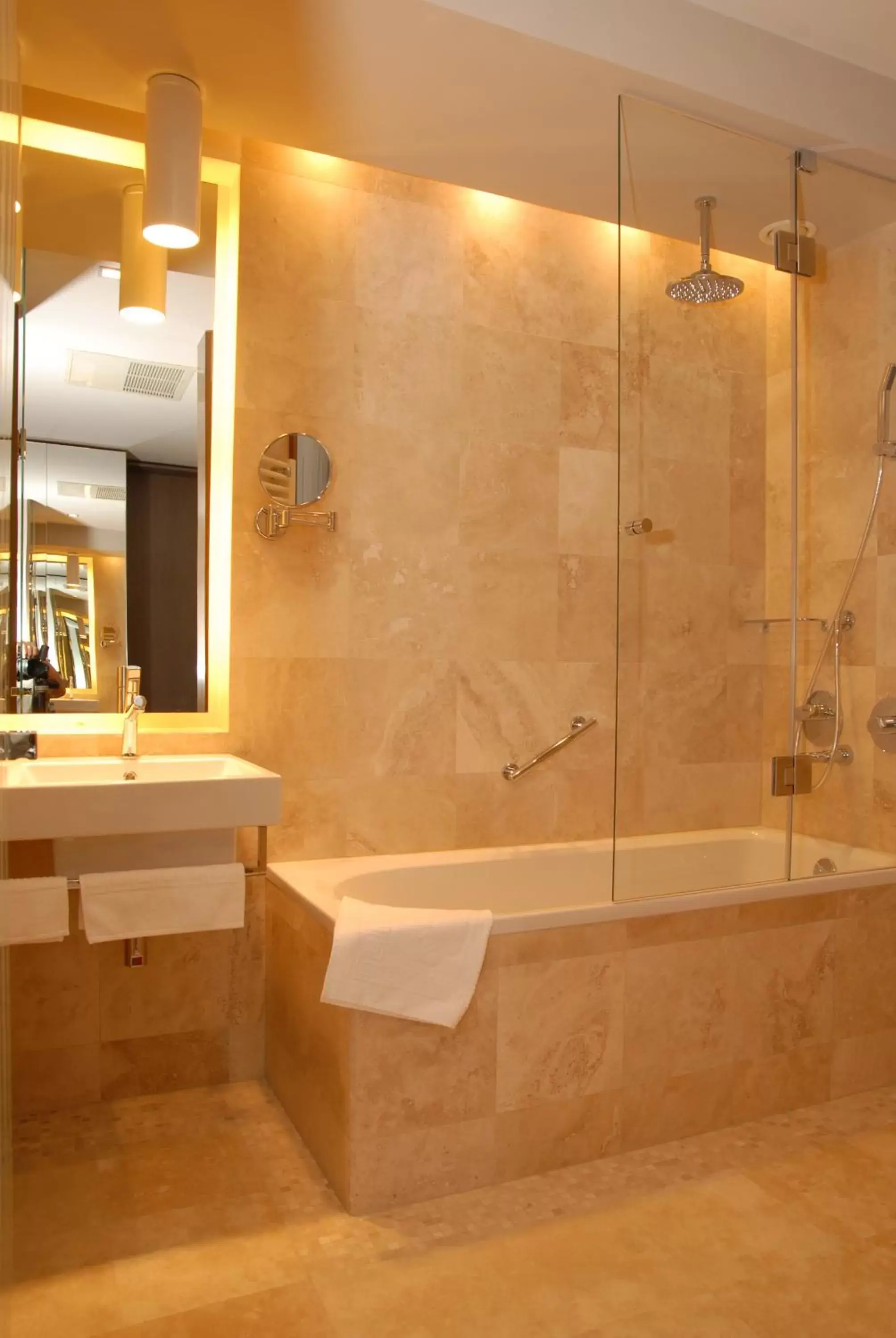 Bathroom in Golden Tulip Ana Dome Hotel