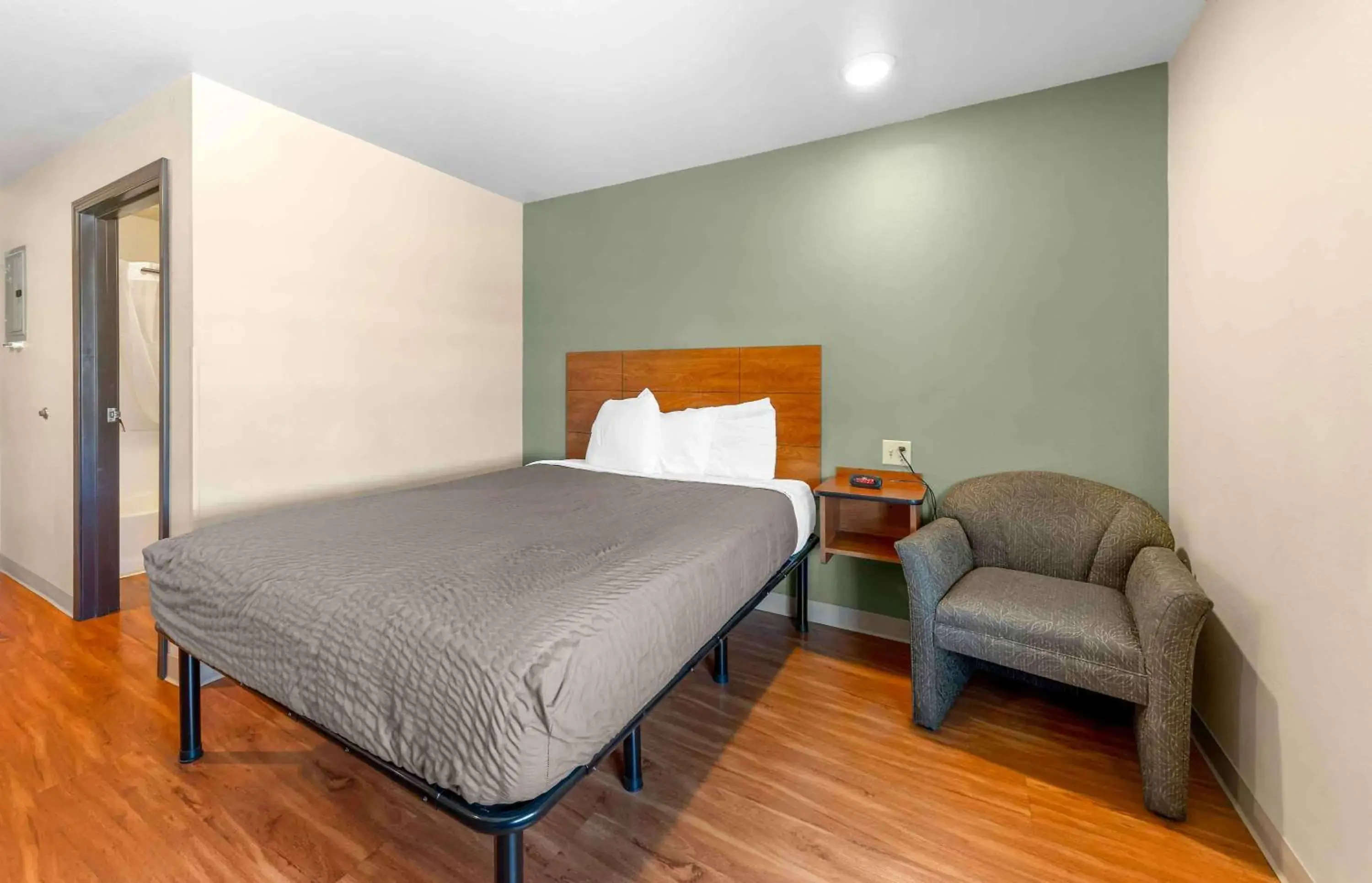 Bedroom, Bed in Extended Stay America Select Suites - Oklahoma City - West