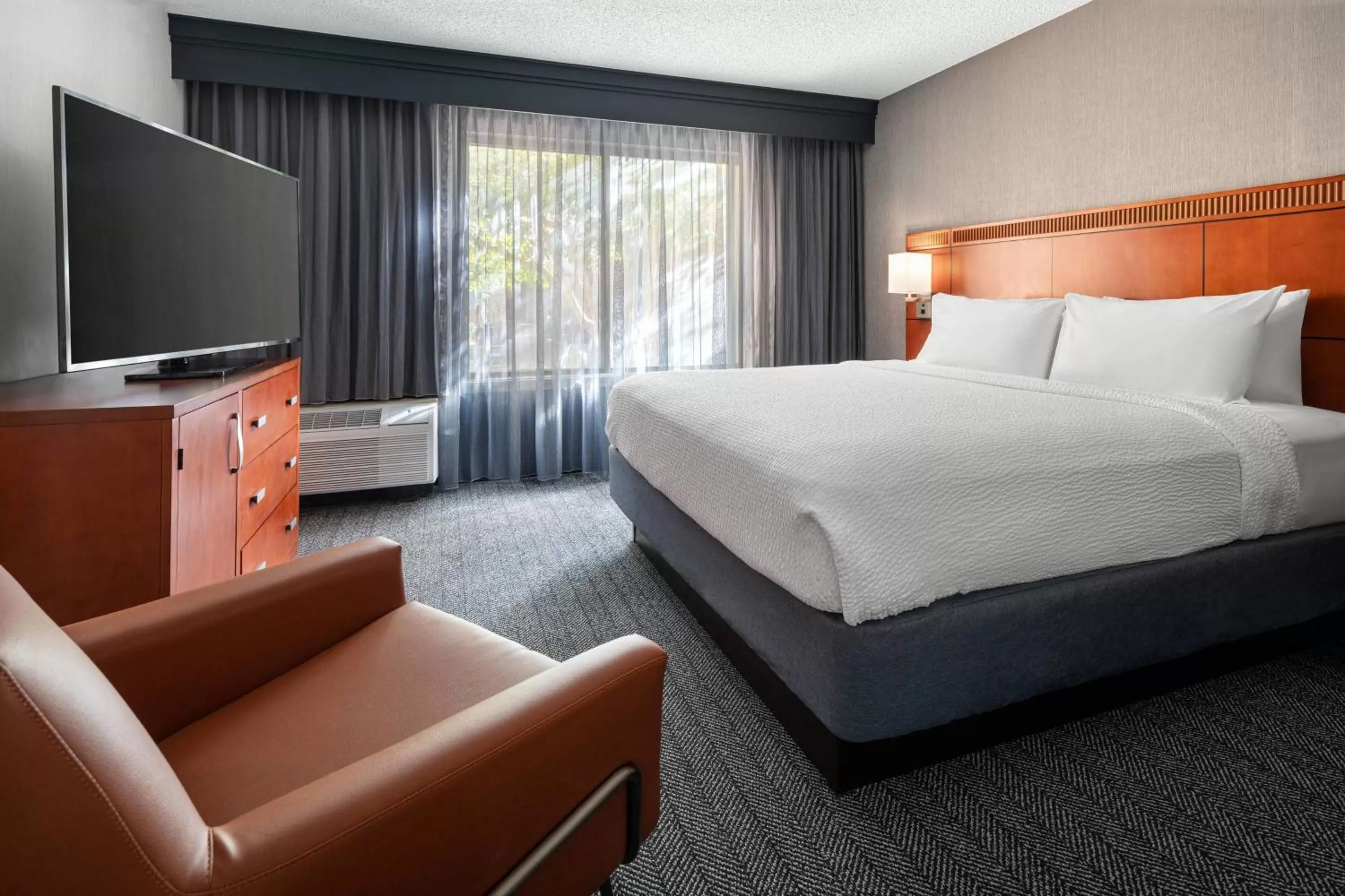 One-Bedroom King Suite in Courtyard Los Angeles Torrance/Palos Verdes