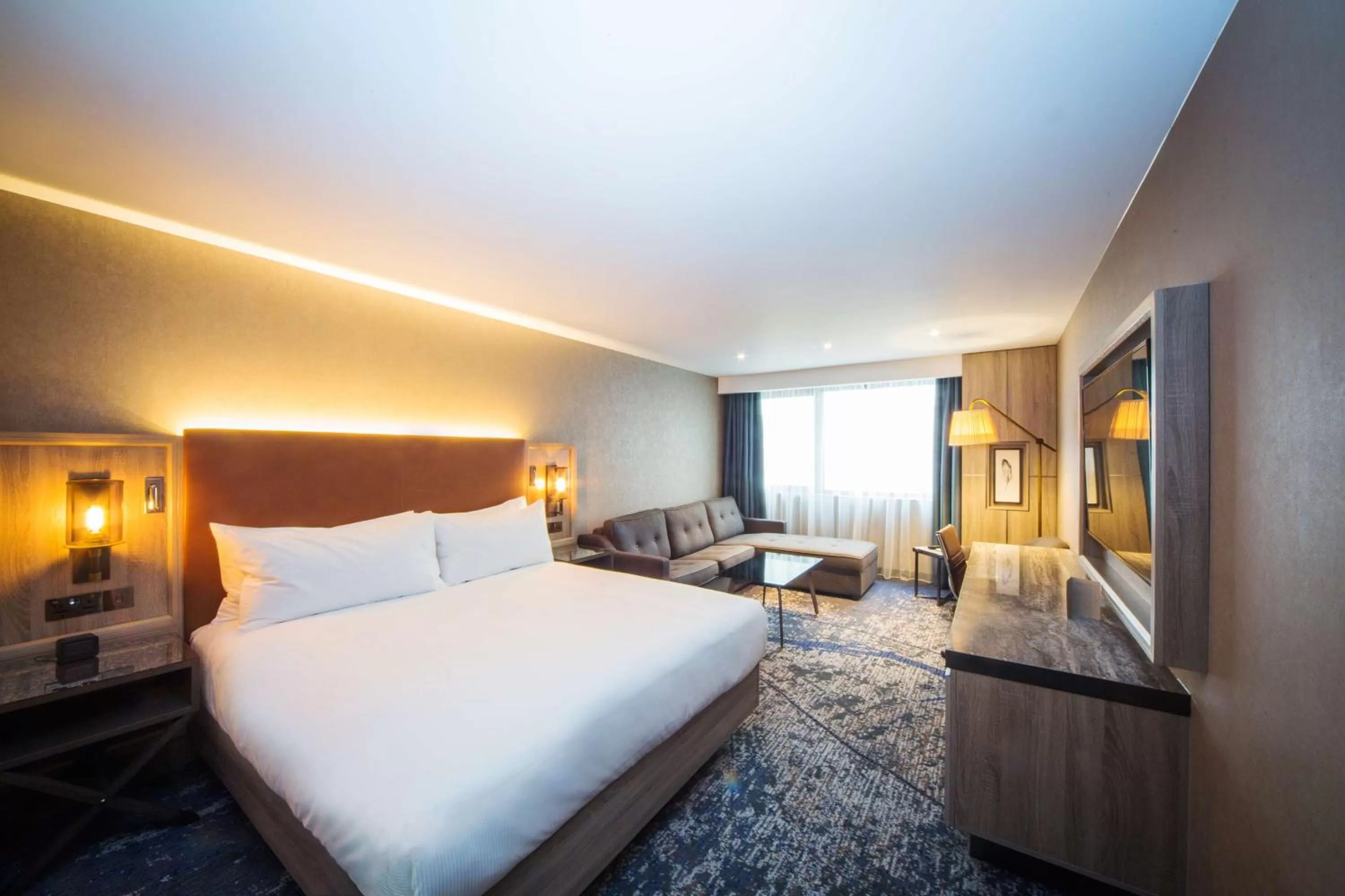 Bedroom, Bed in DoubleTree by Hilton London Kingston Upon Thames