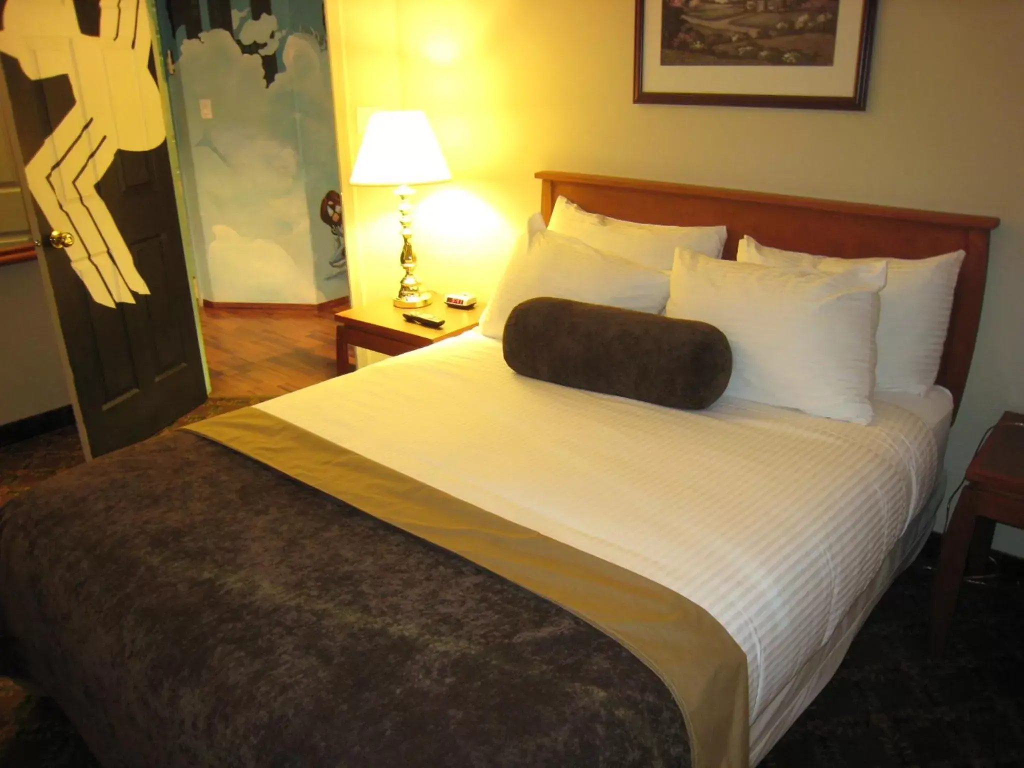 Bed in Super 8 by Wyndham Castlegar BC