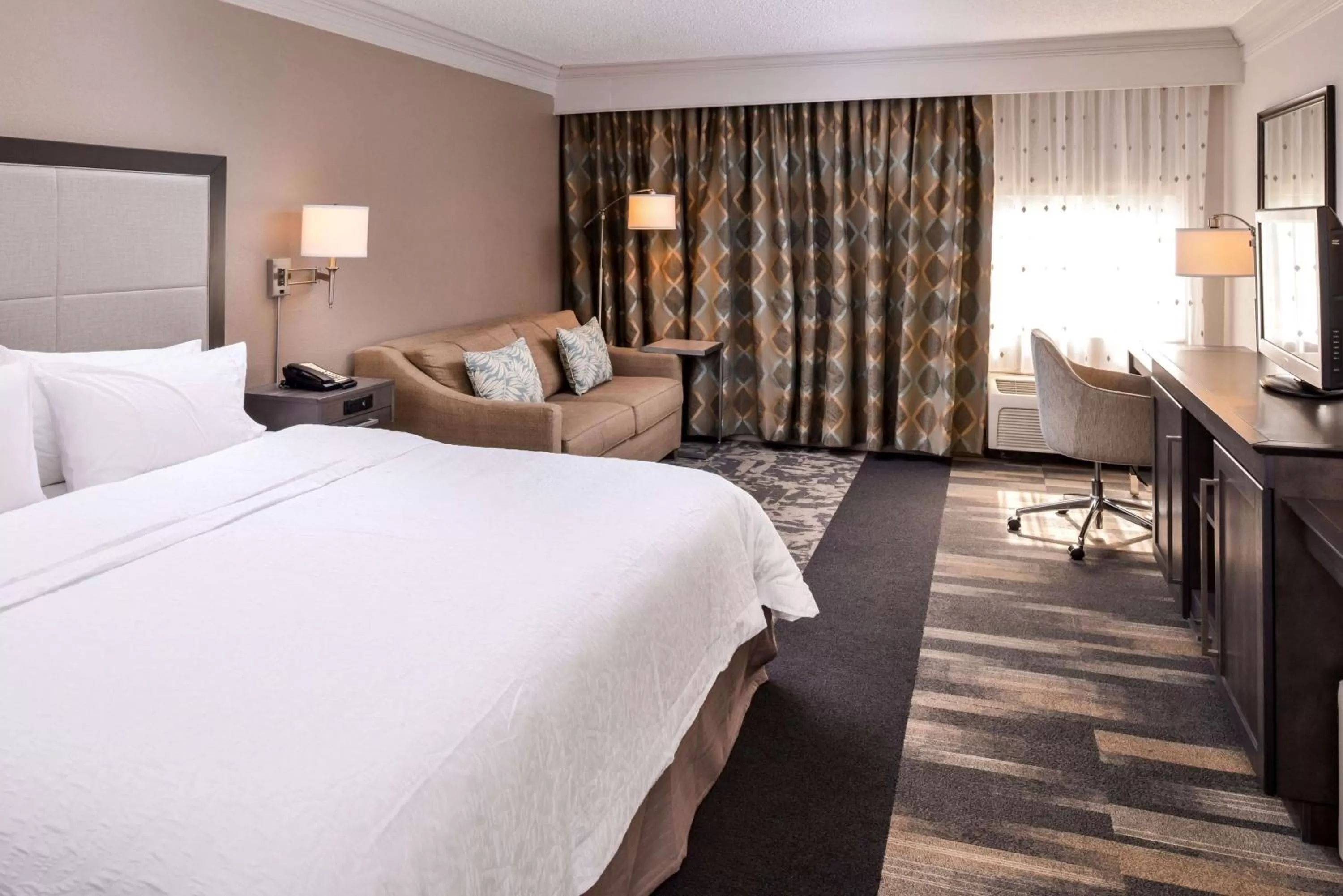 Bedroom, Bed in Hampton Inn Fort Lauderdale Plantation