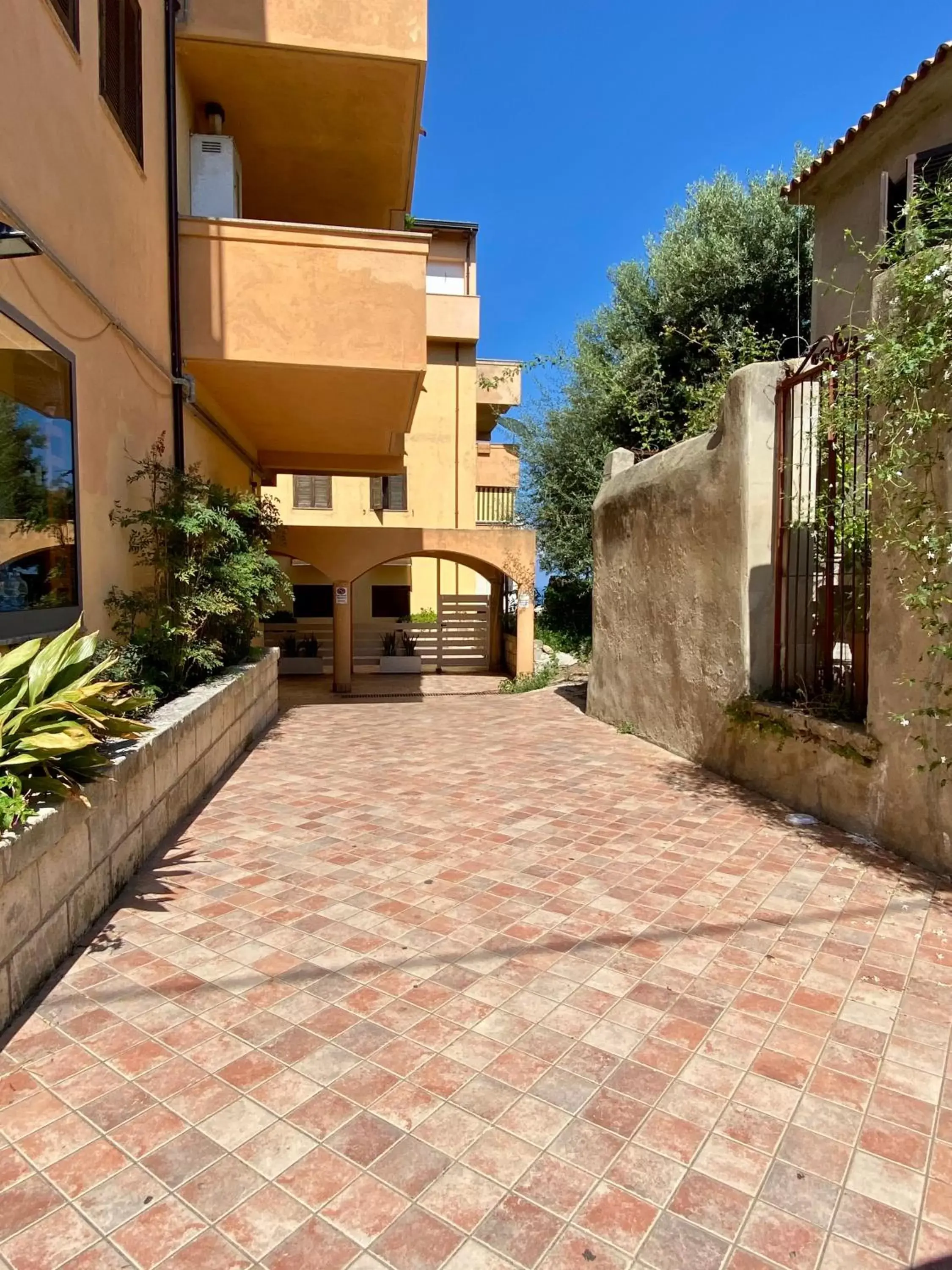 Property Building in Arcobaleno Tropea centro