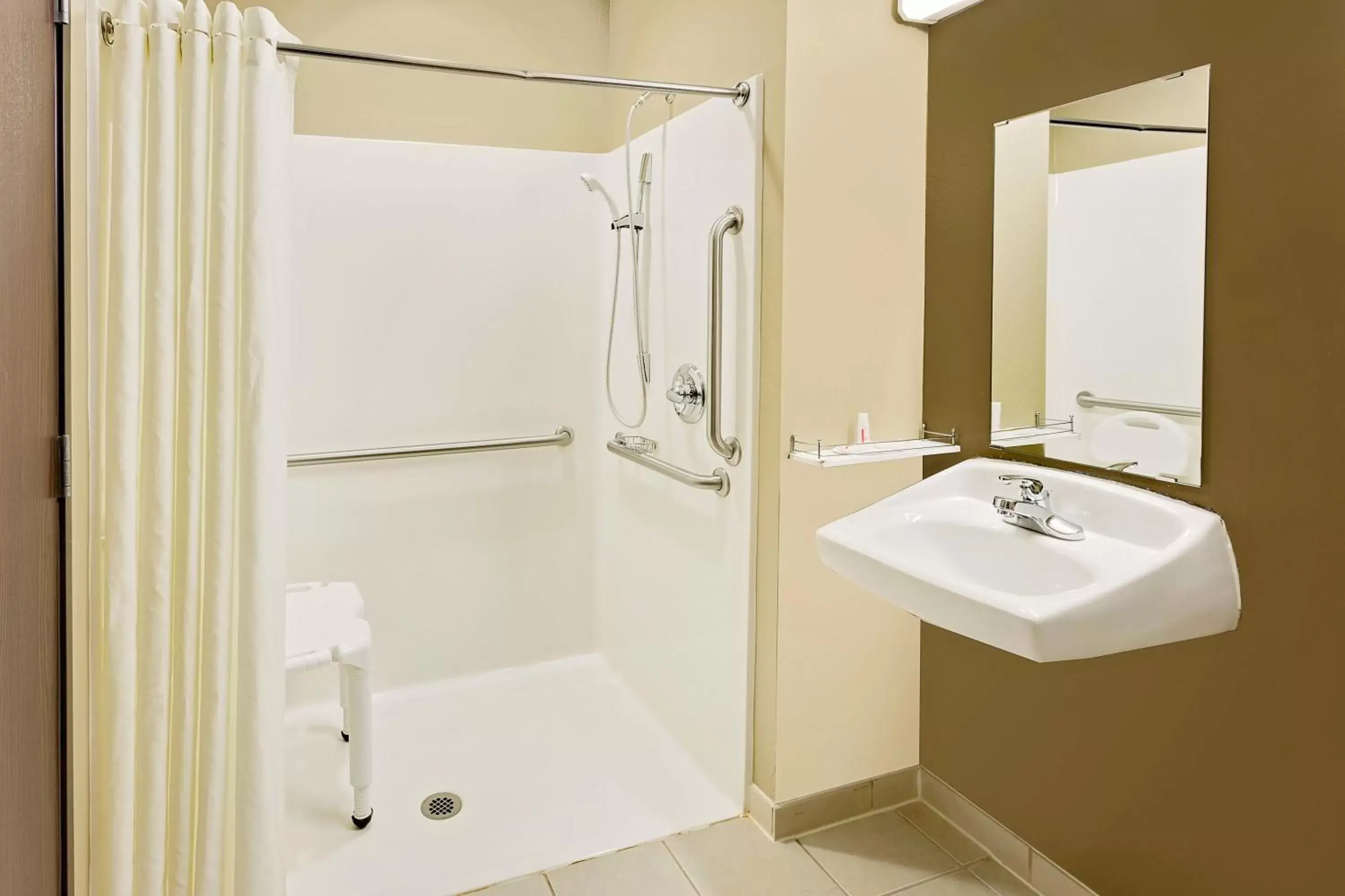 Bathroom in Microtel Inn & Suites by Wyndham Prairie du Chien