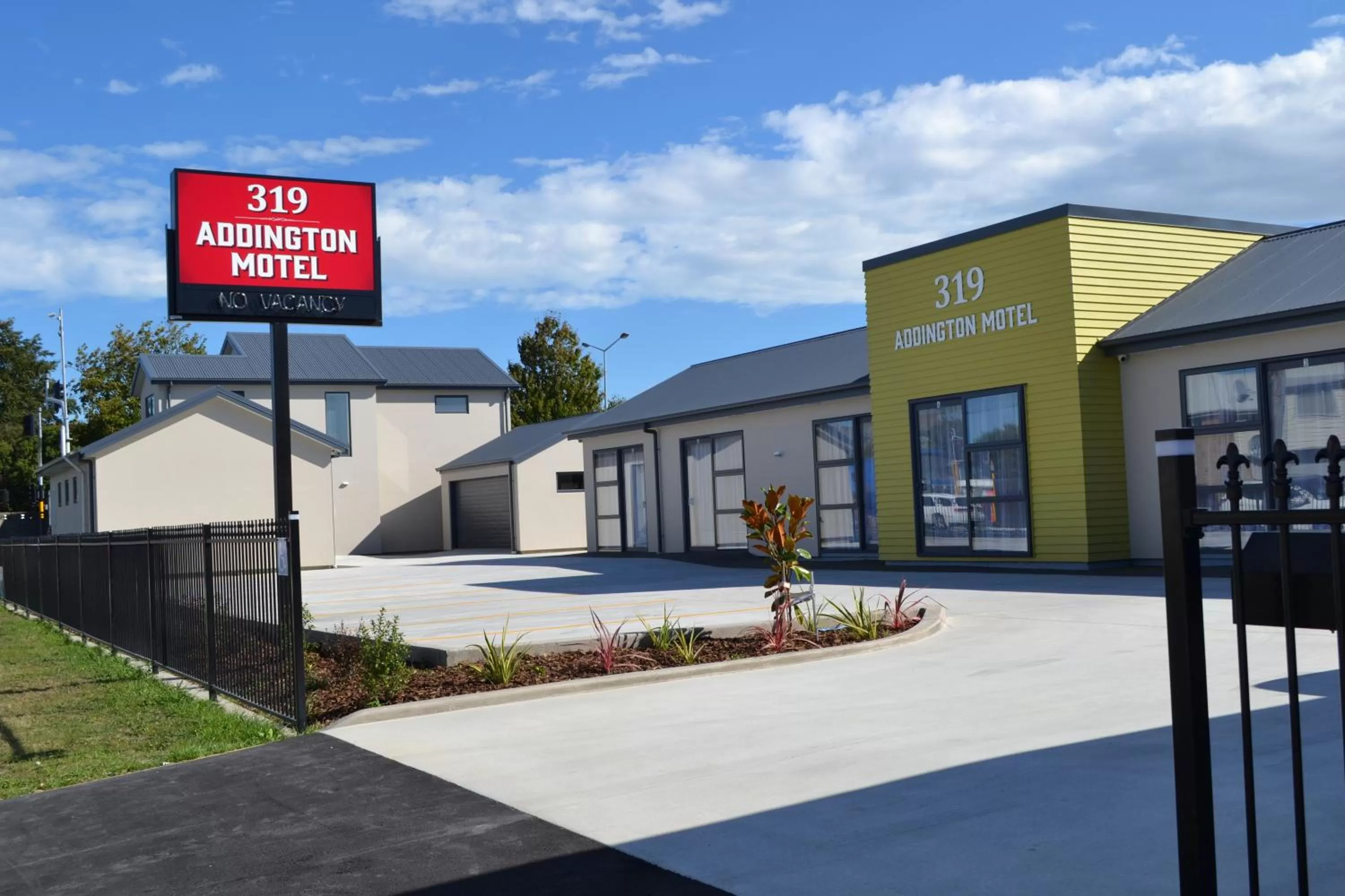 Property building in 319 Addington Motel