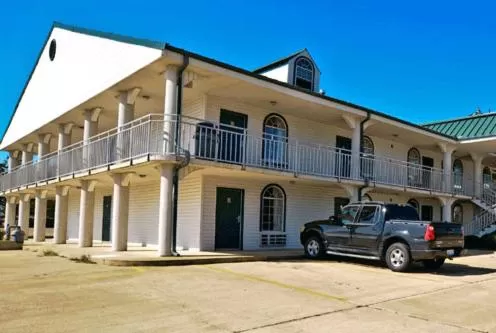 Property building in Americana Inn - Henderson