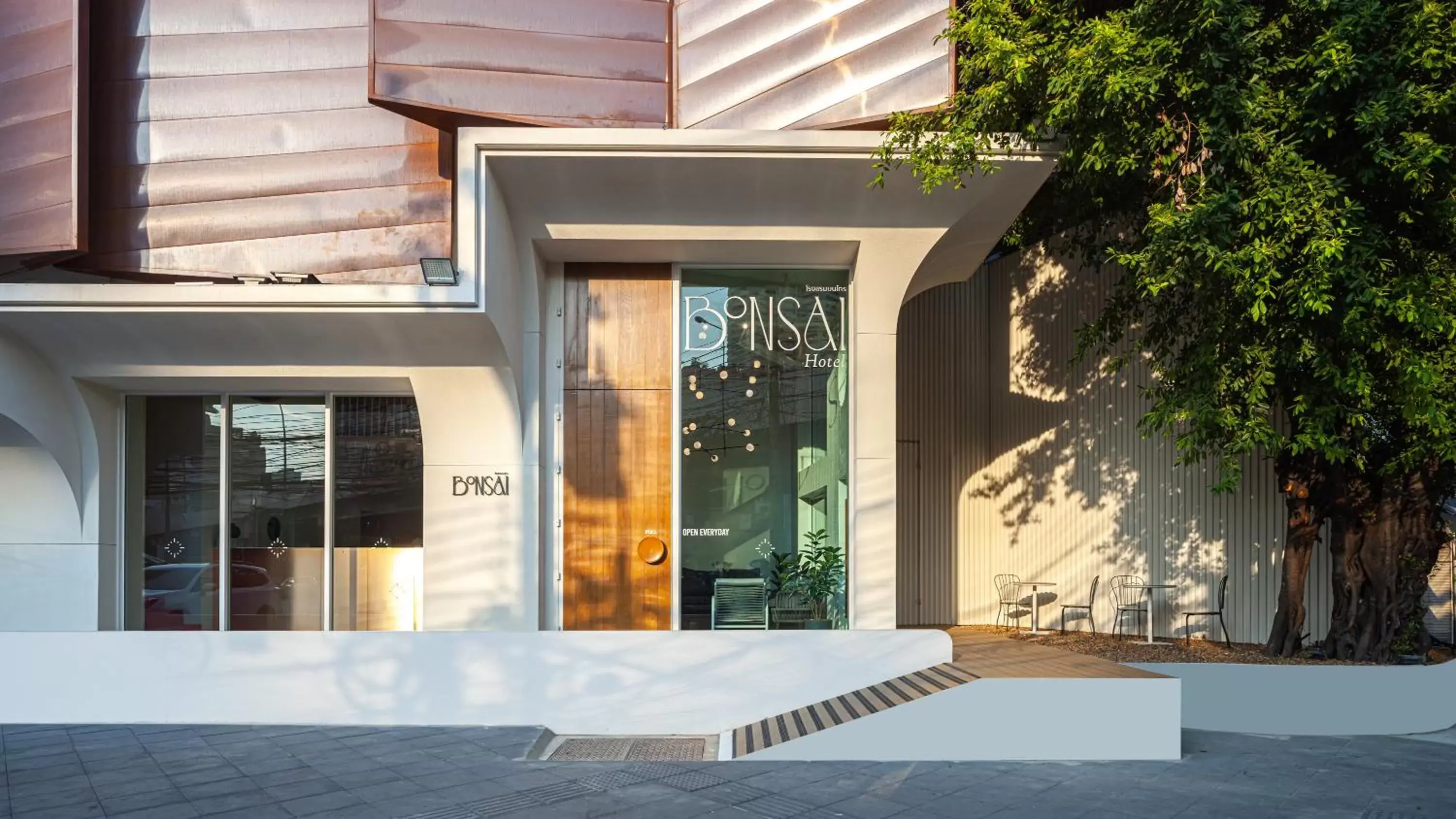 Property building in Bonsai Hotel Bangkok Property building in Bonsai Hotel Bangkok