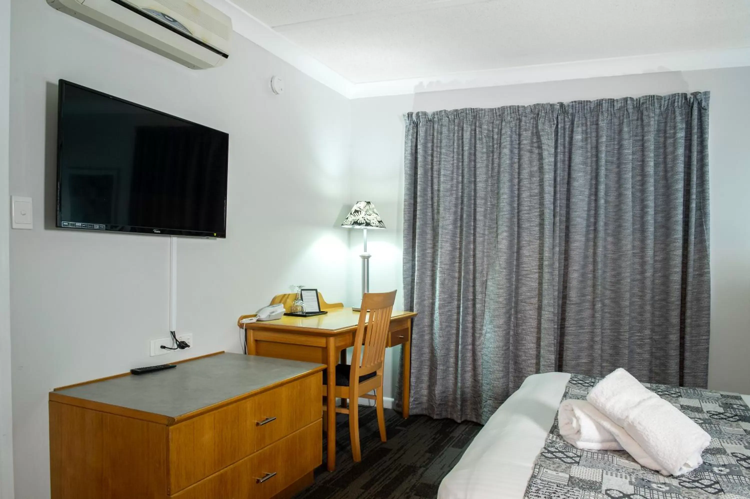 TV and multimedia in Country Motel Ipswich