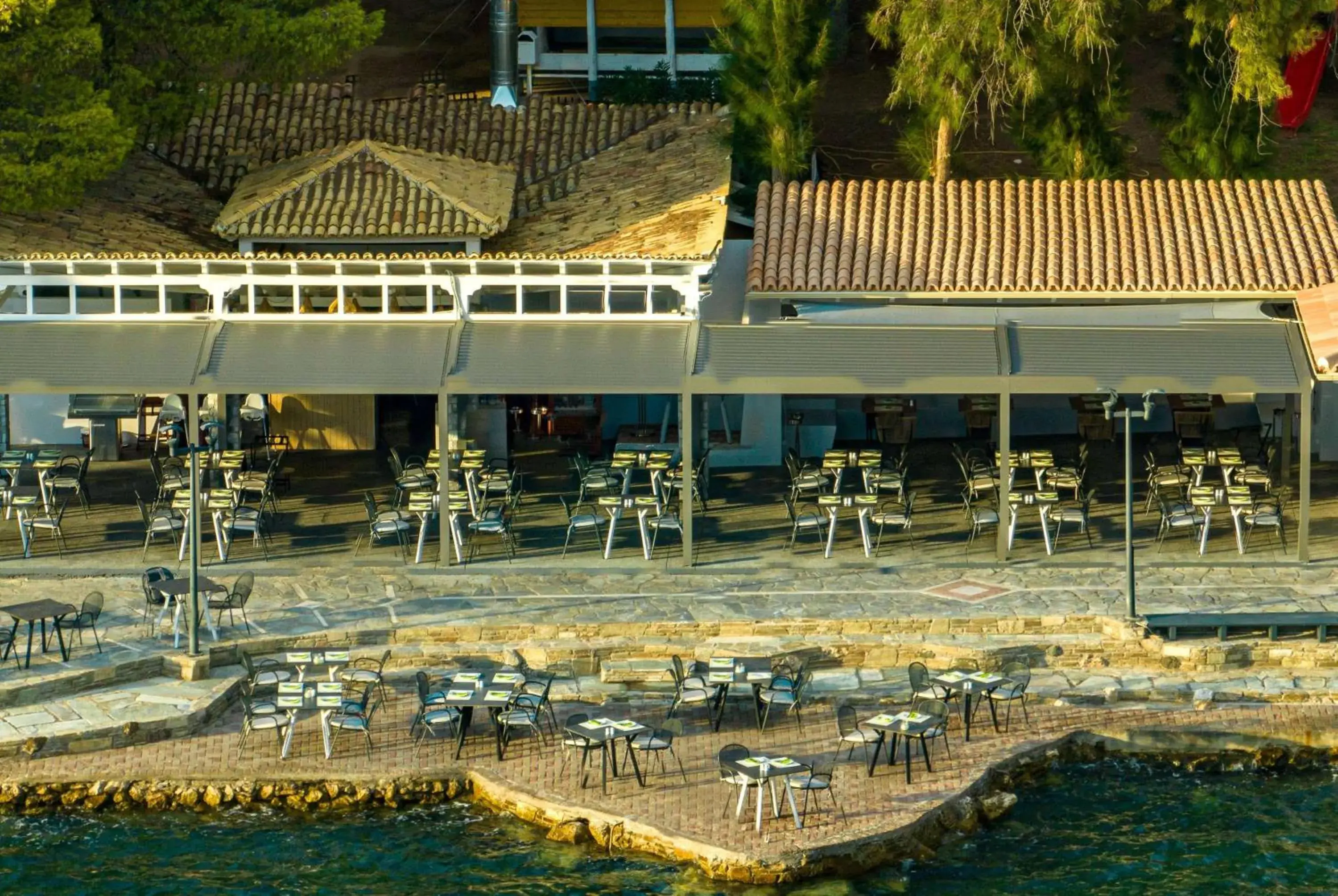 Restaurant/places to eat in Ramada Loutraki Poseidon Resort Restaurant/places to eat in Ramada Loutraki Poseidon Resort