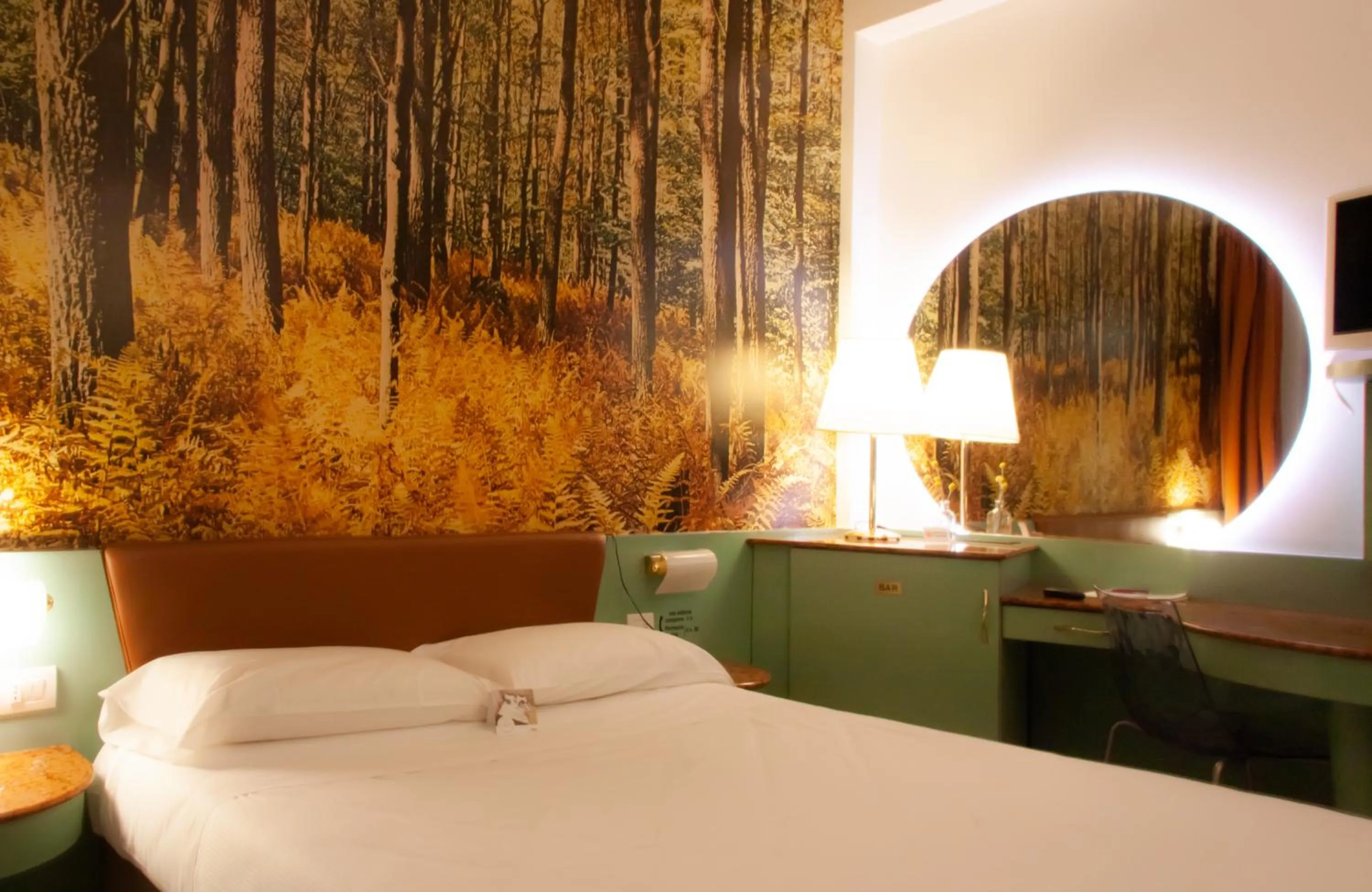 Bed in Hotel Motel 2000