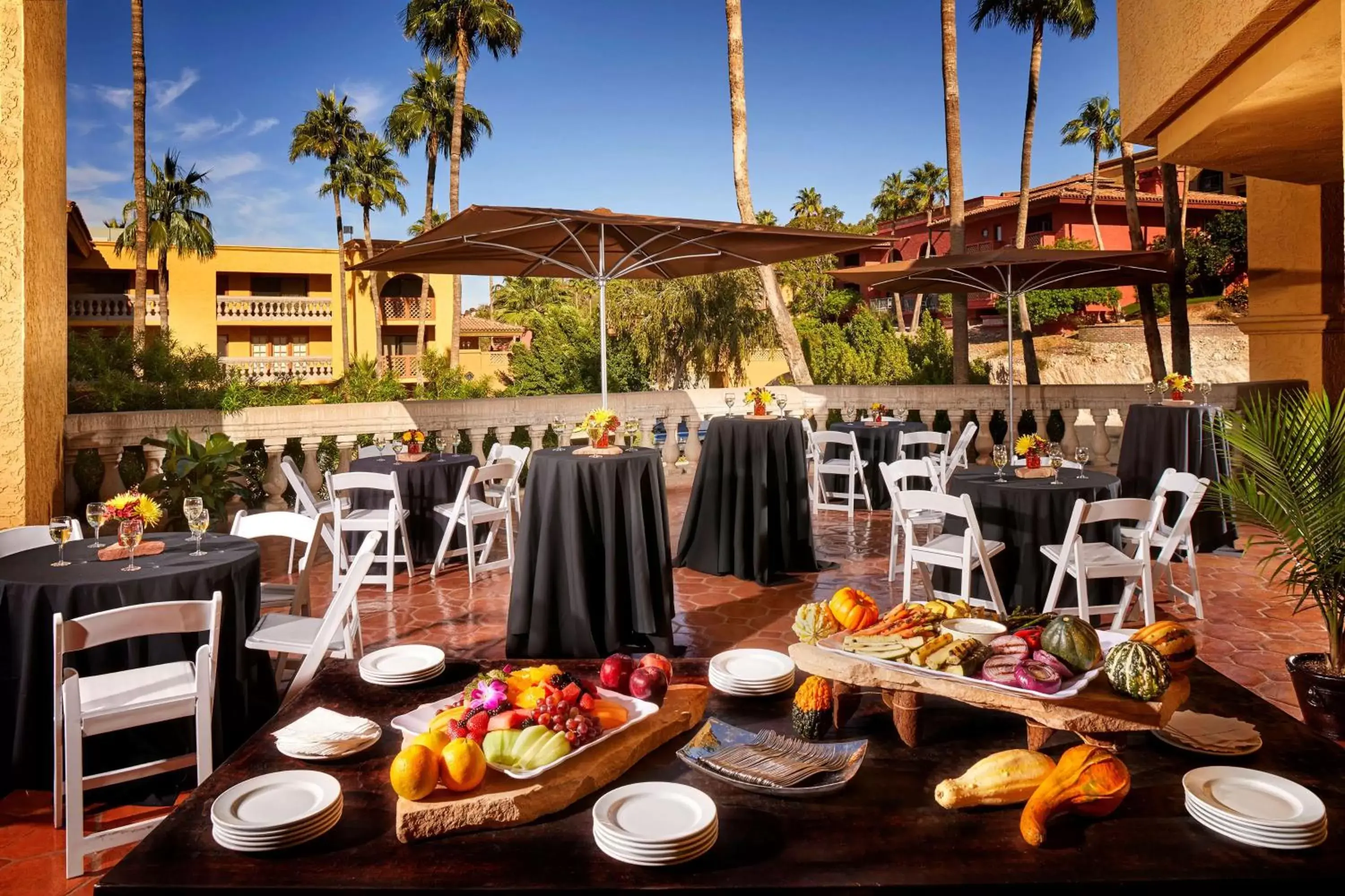Patio, Restaurant/Places to Eat in Hilton Phoenix Tapatio Cliffs Resort