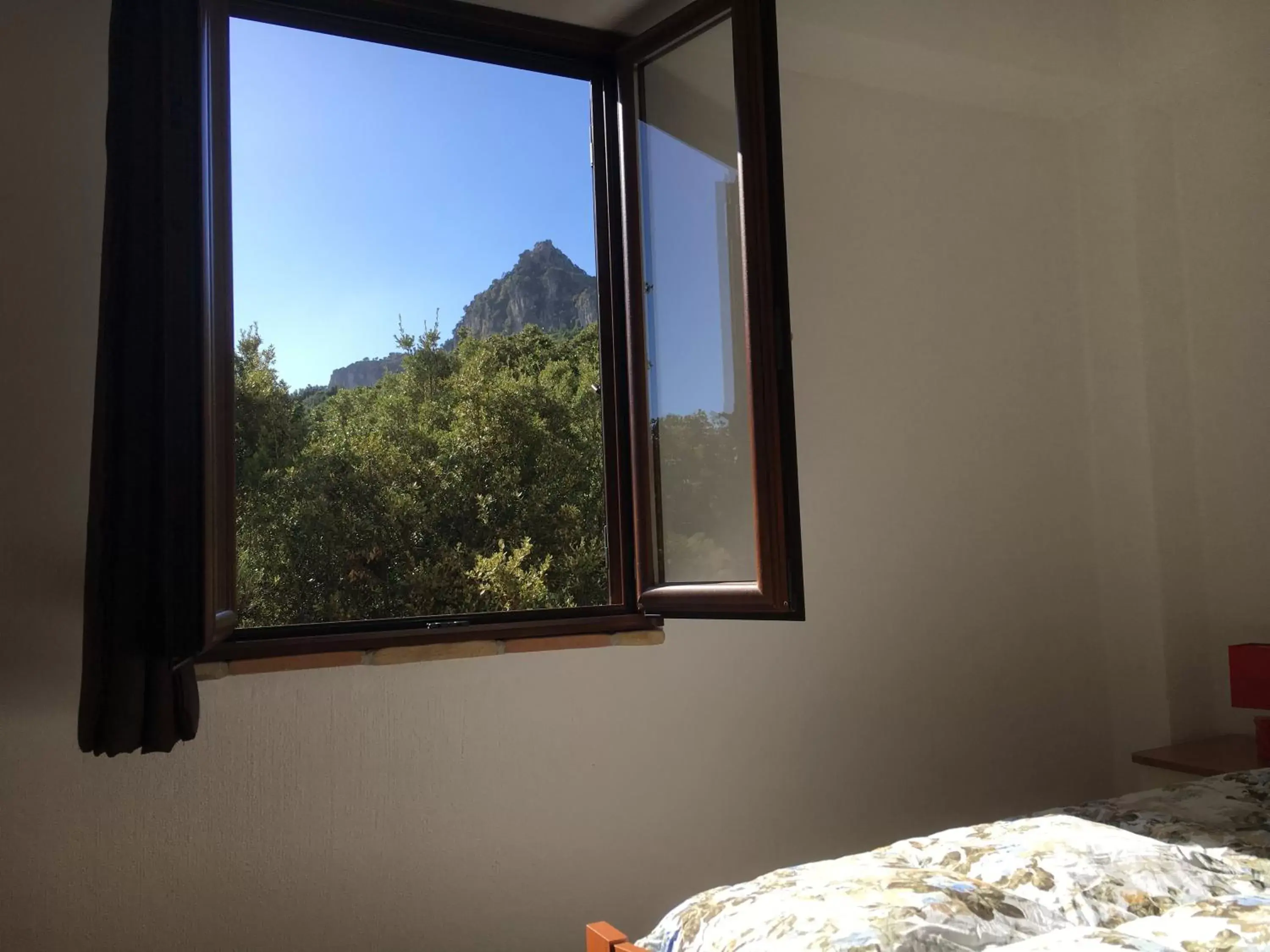 Bed, Mountain View in B&b Selu