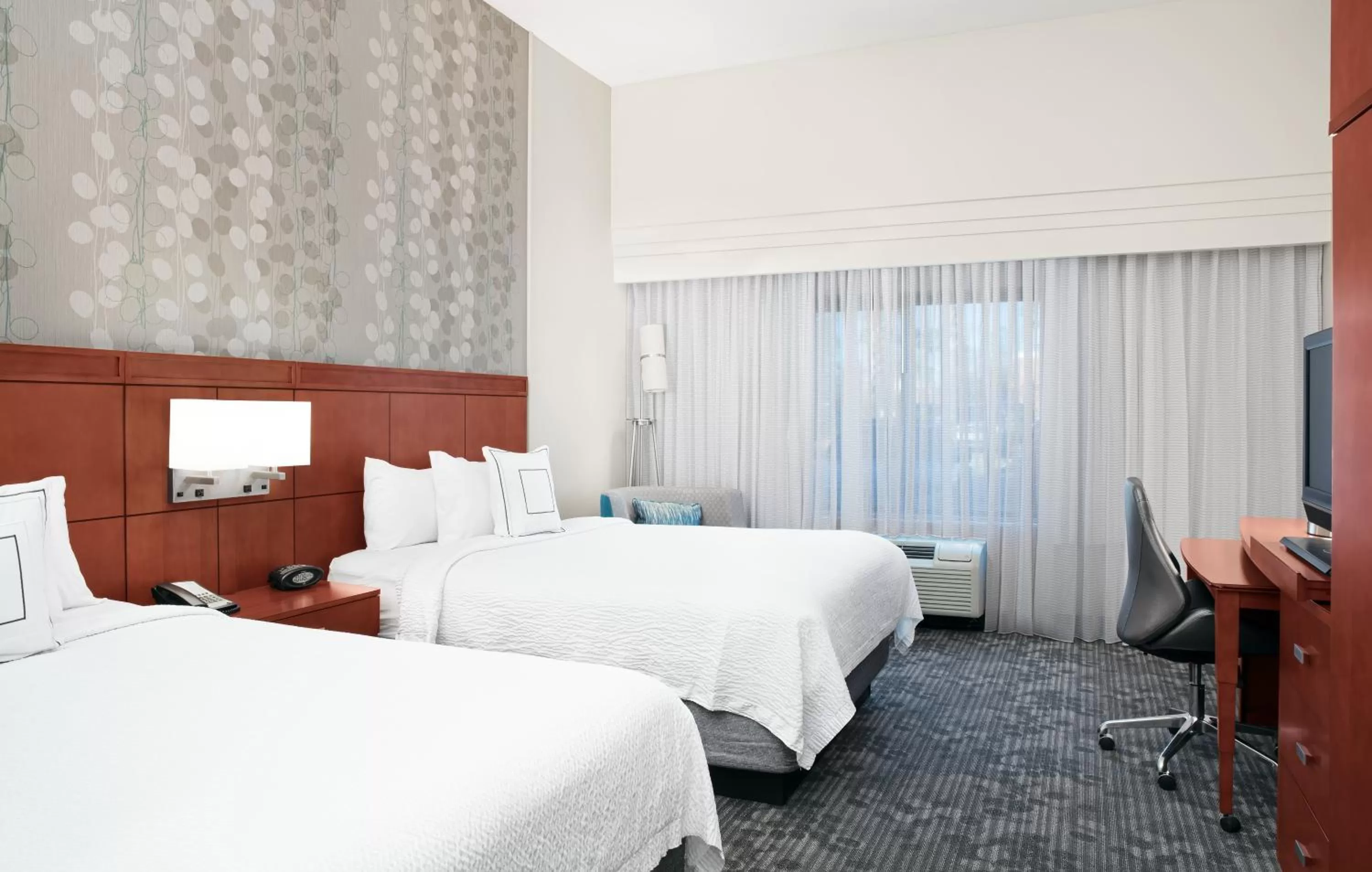 Bed in Courtyard by Marriott St. Augustine I-95