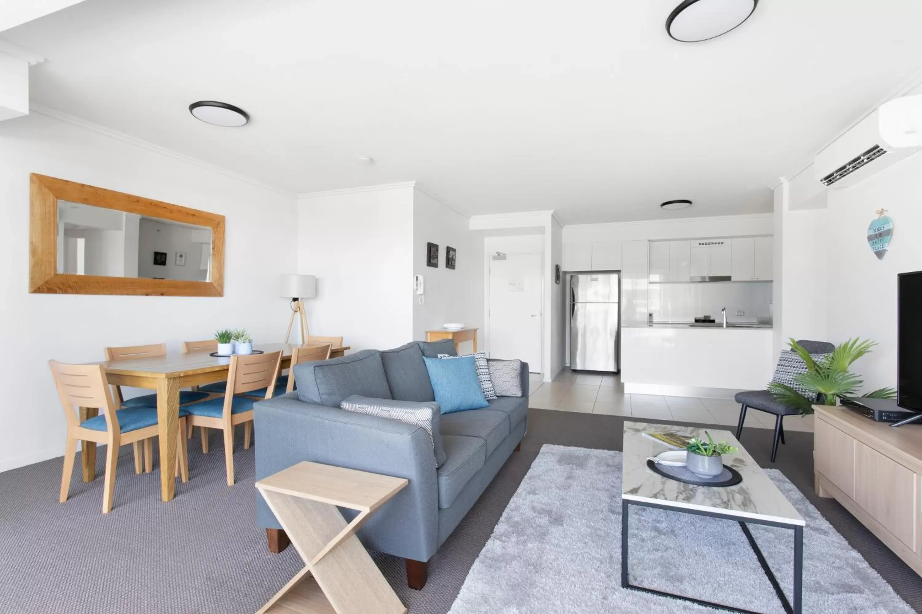 Kitchen or kitchenette, Seating Area in Aspect Caloundra