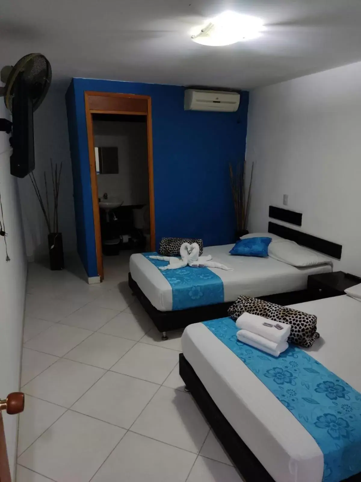 Deluxe Twin Room in Hotel Miami Beach Deluxe Twin Room in Hotel Miami Beach