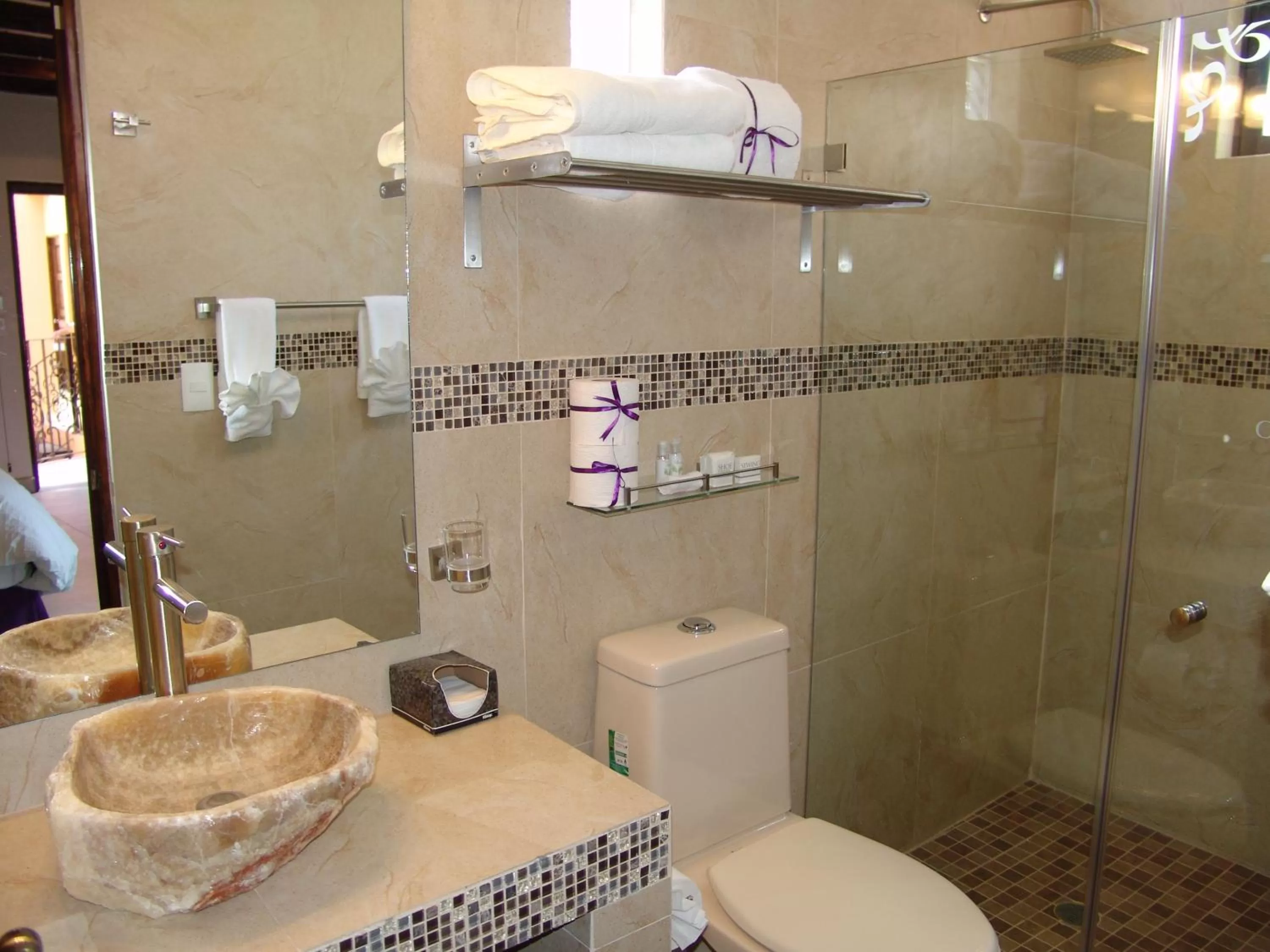 Shower in Hotel Casa Don Quijote