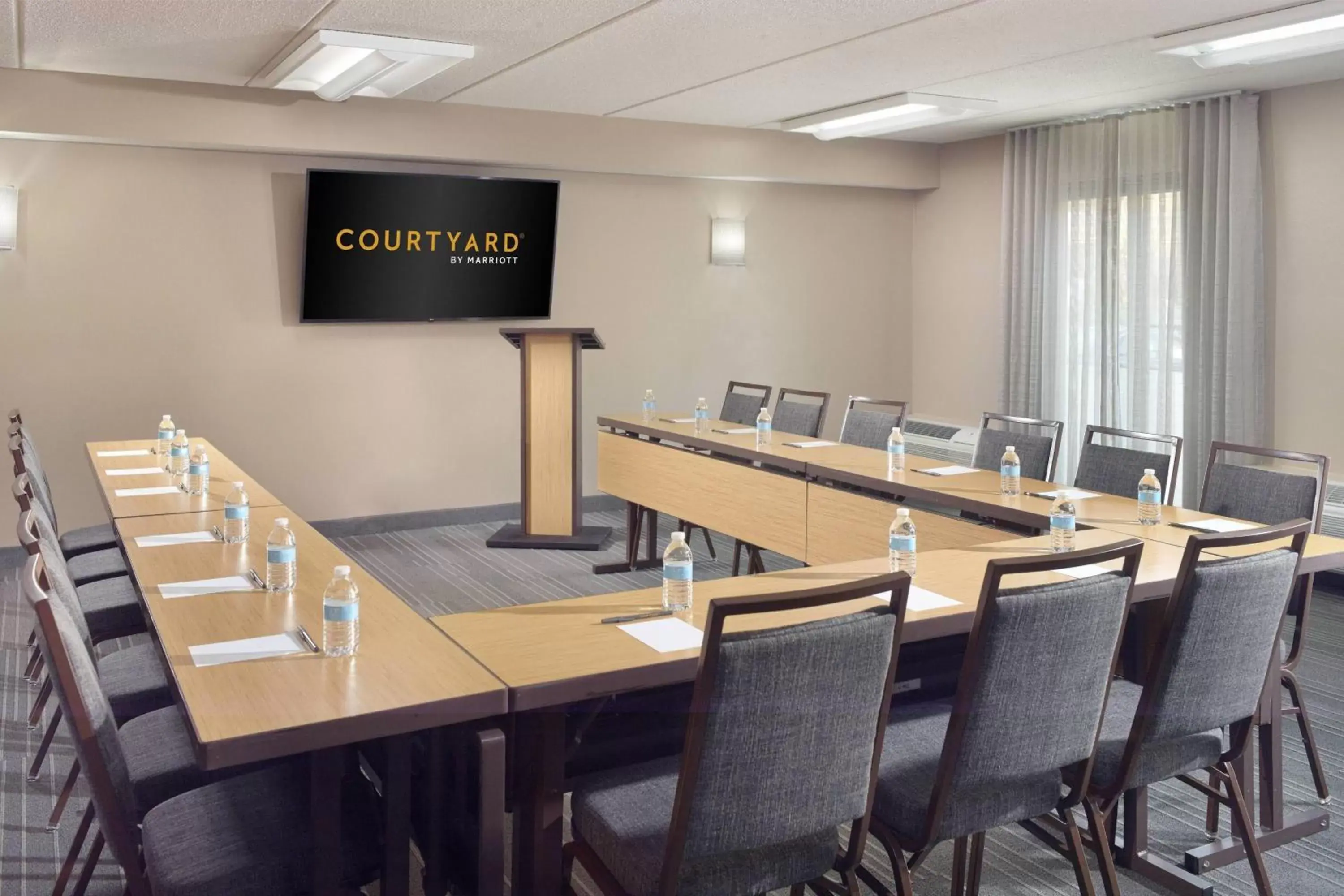 Meeting/conference room in Courtyard by Marriott Atlanta Airport South/Sullivan Road