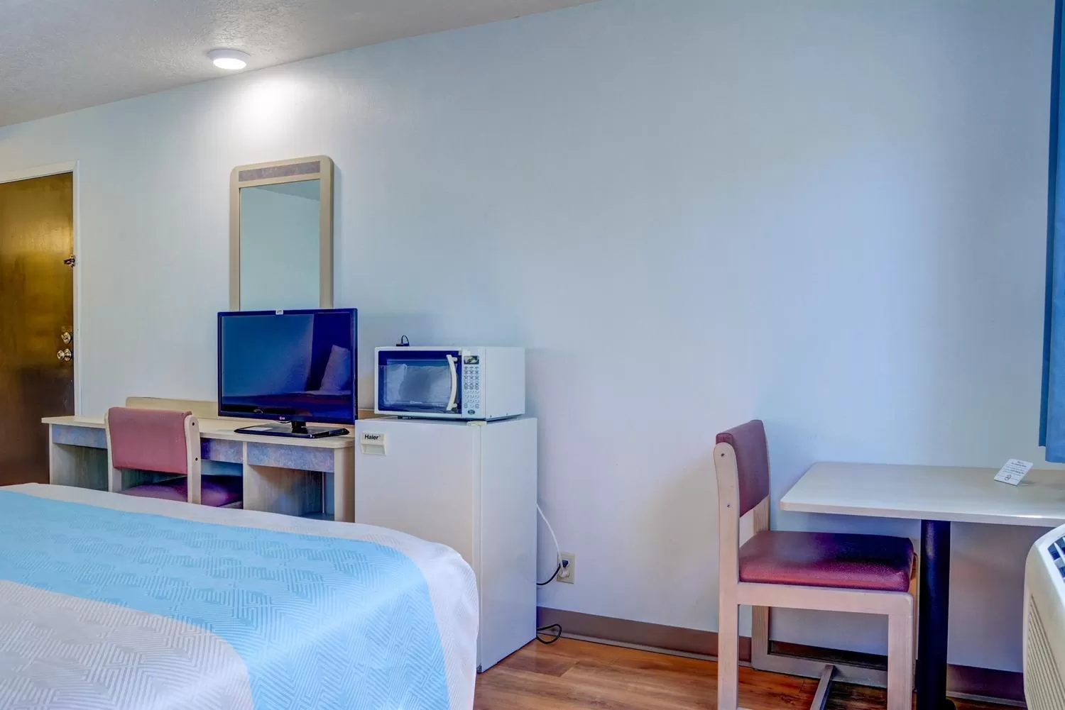 Bed in Motel 6-The Dalles, OR